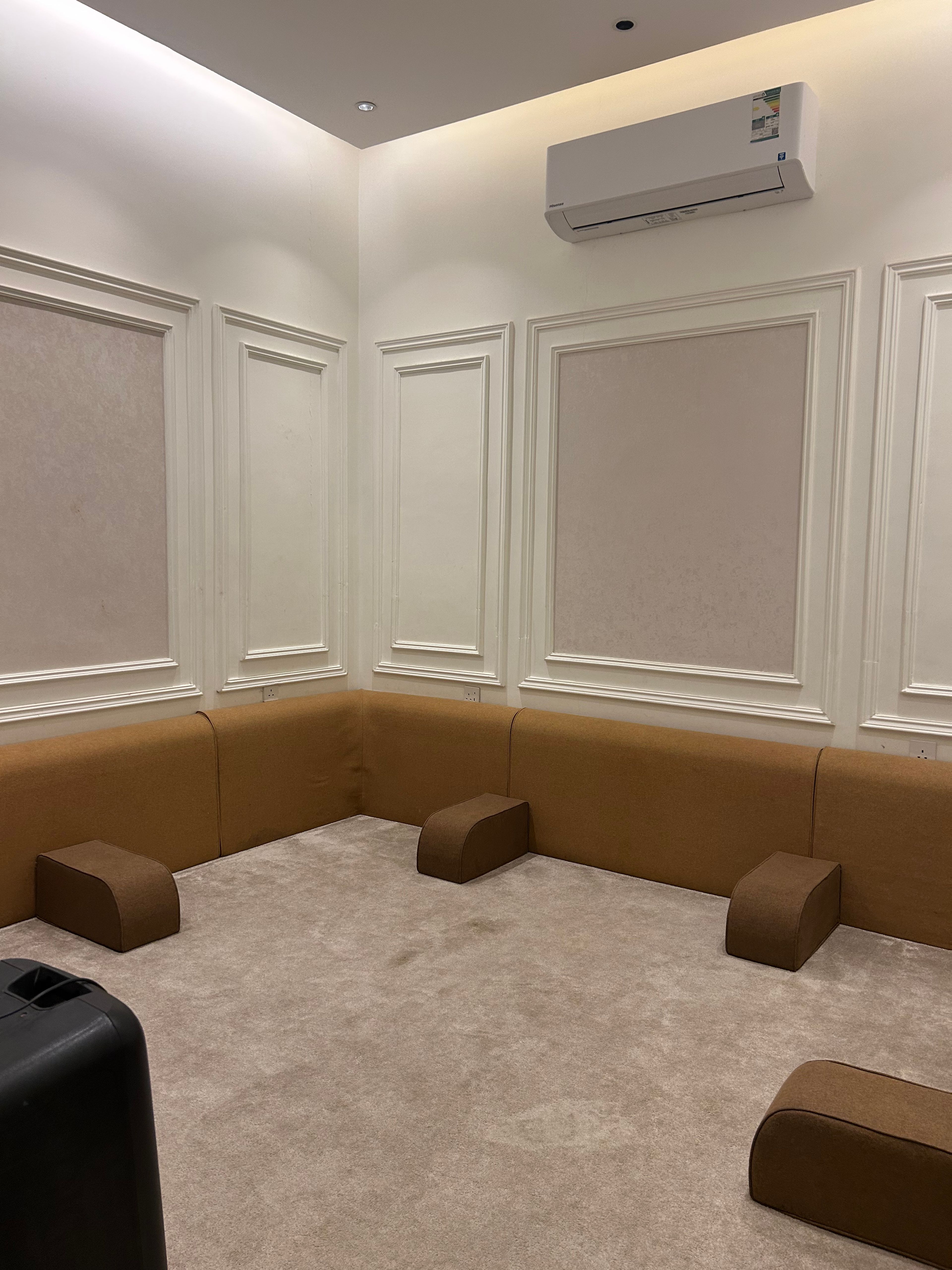 https://img.gathern.co/1400x0/1/3YgfSTMJu-uKXKICI82eOagX605ELSAM.jpg