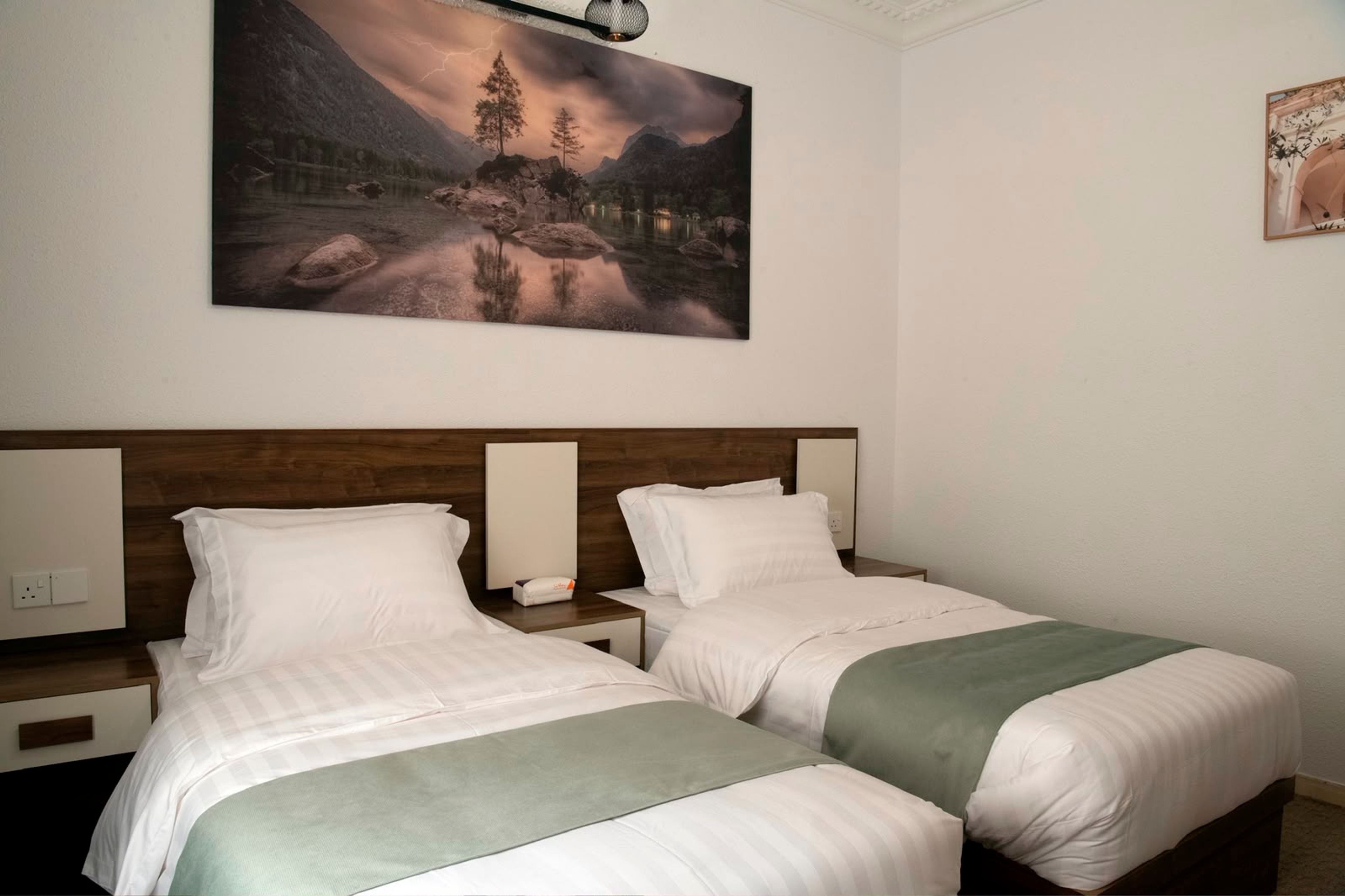 https://img.gathern.co/1024x0/1/3ftIlgpyZBCHYq001TDuFLNkShlzRj0a.jpg