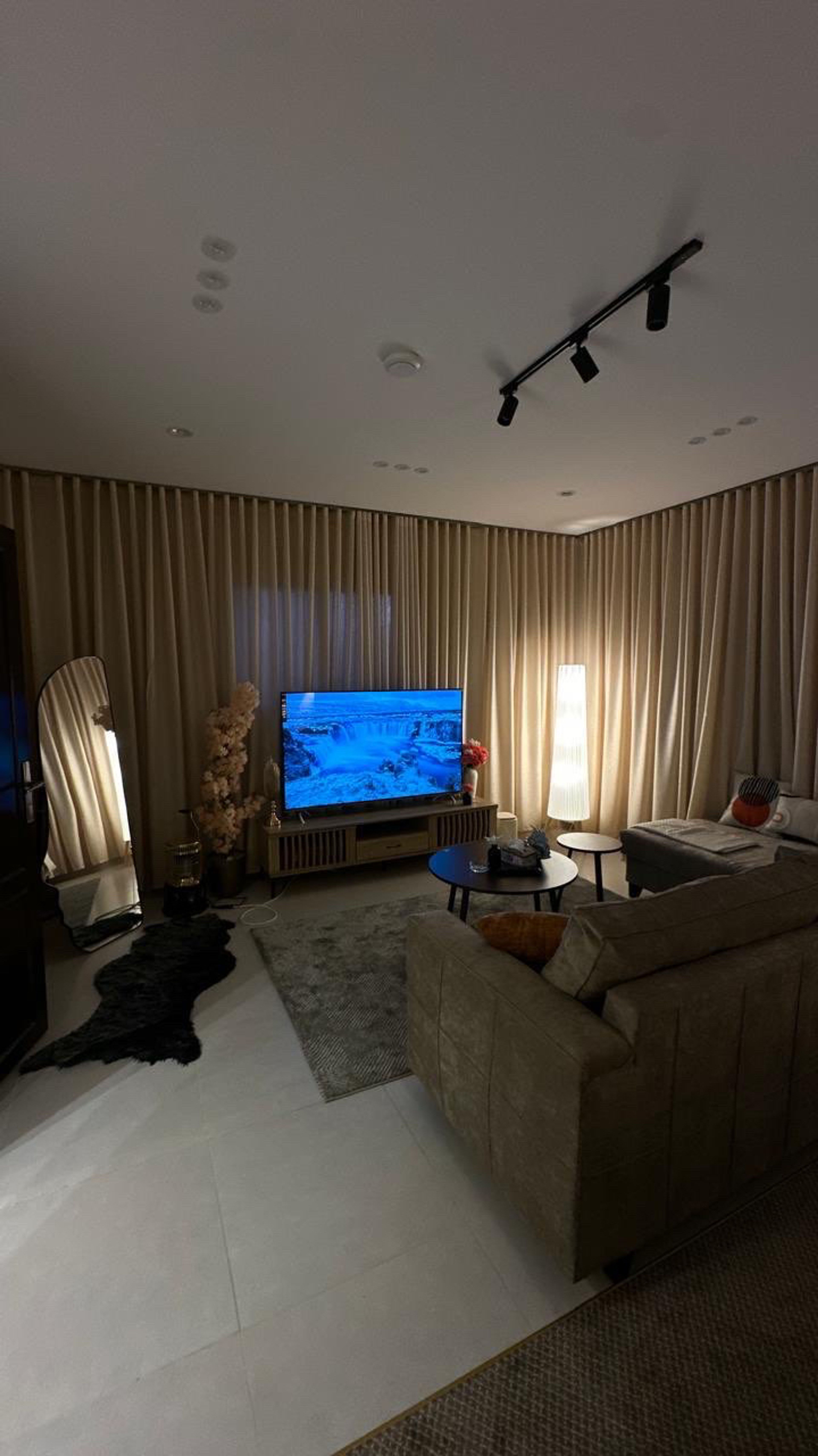 https://img.gathern.co/1024x0/1/3qOoK2hQbXS-835hZz15BWtuD-I-2CpM.jpg