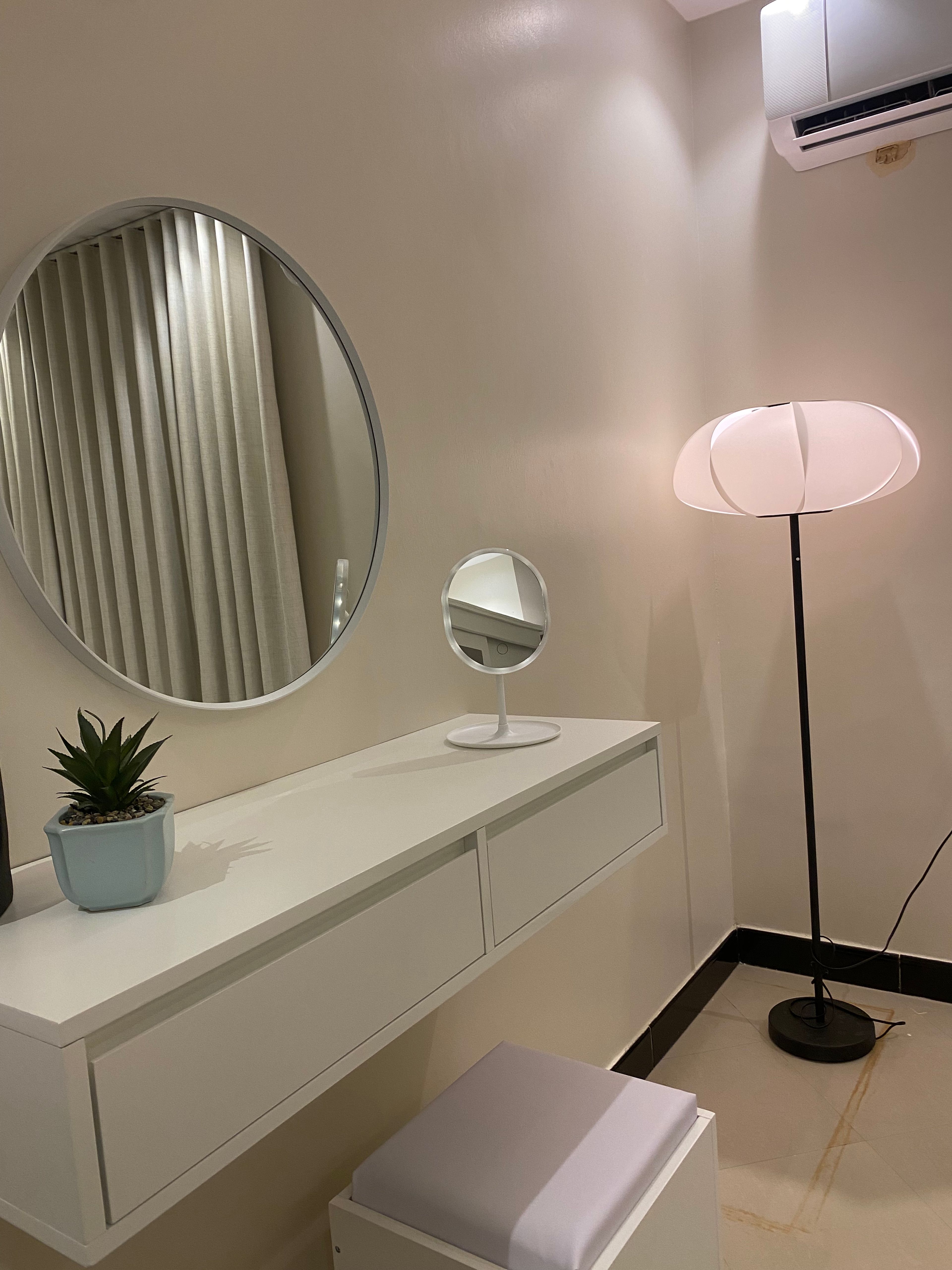 https://img.gathern.co/1400x0/1/4B_4oB6ZMWaW8jXHqs-heOKdIhiOnRGJ.jpg