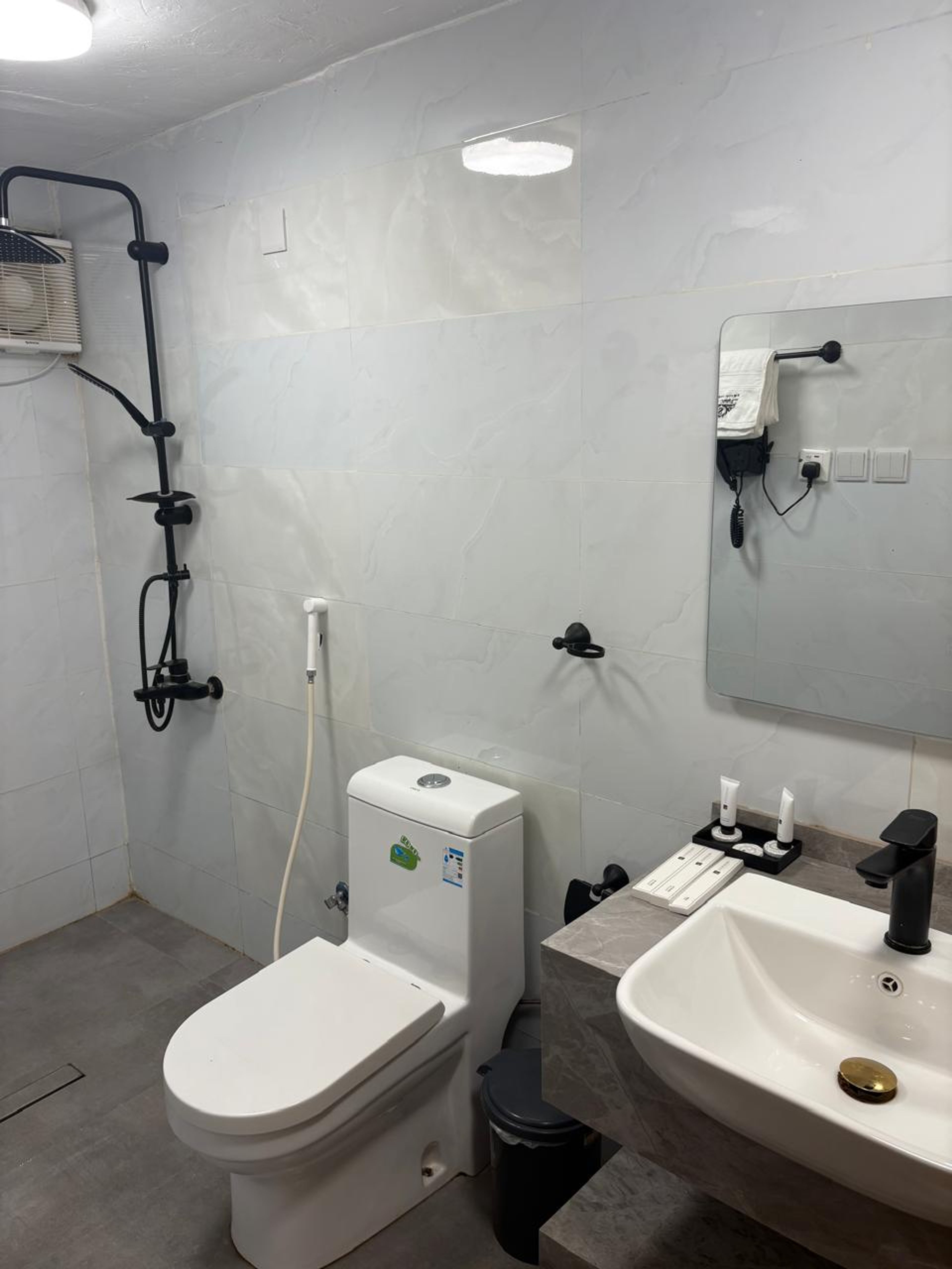 https://img.gathern.co/1400x0/1/4GDtZo6meiQVkWdJHqSqu5r2FbjOmFve.jpeg