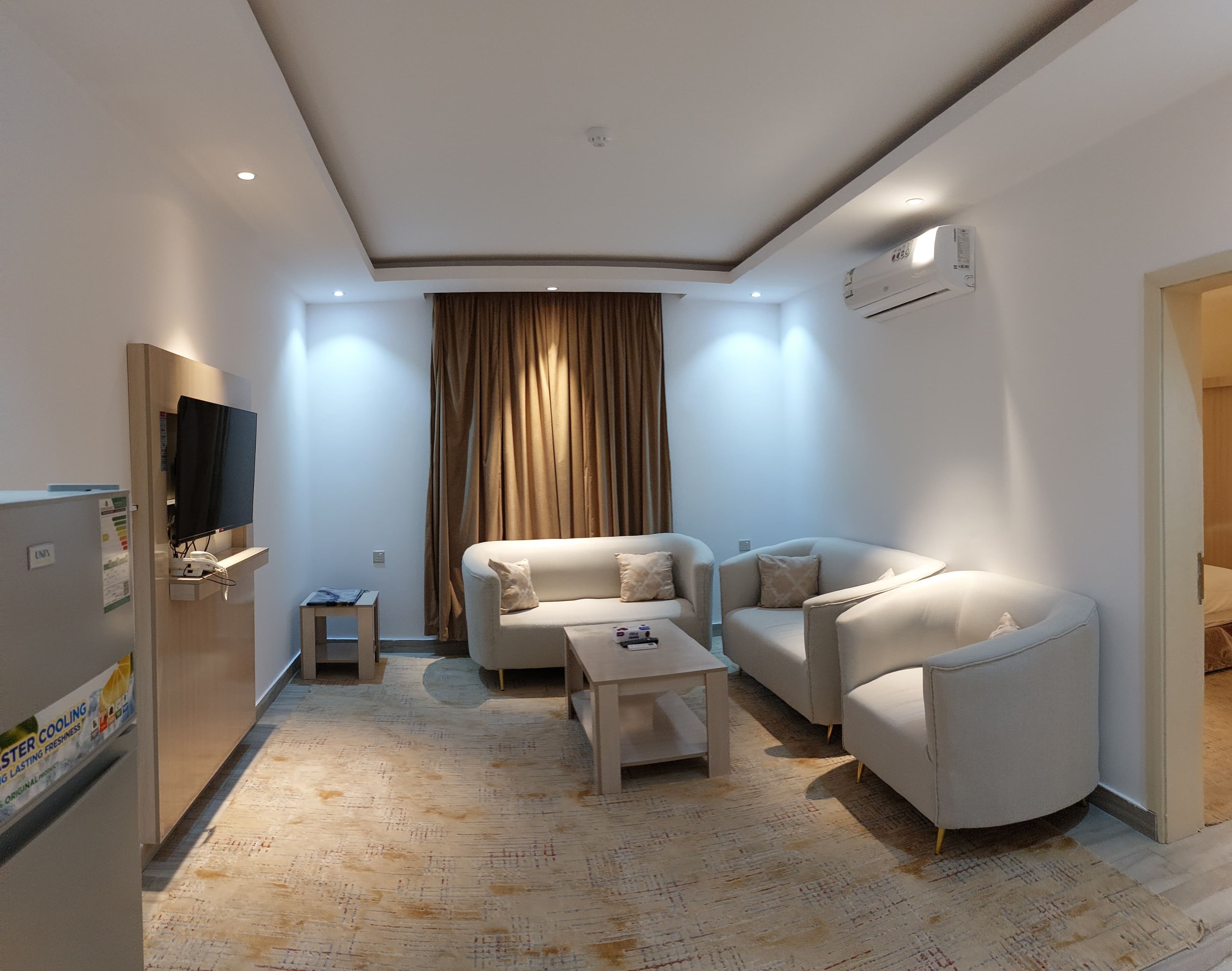 https://img.gathern.co/1400x0/1/4Hi1QjDVeifEdOBaCHyrLEIju78sRHIL.jpg