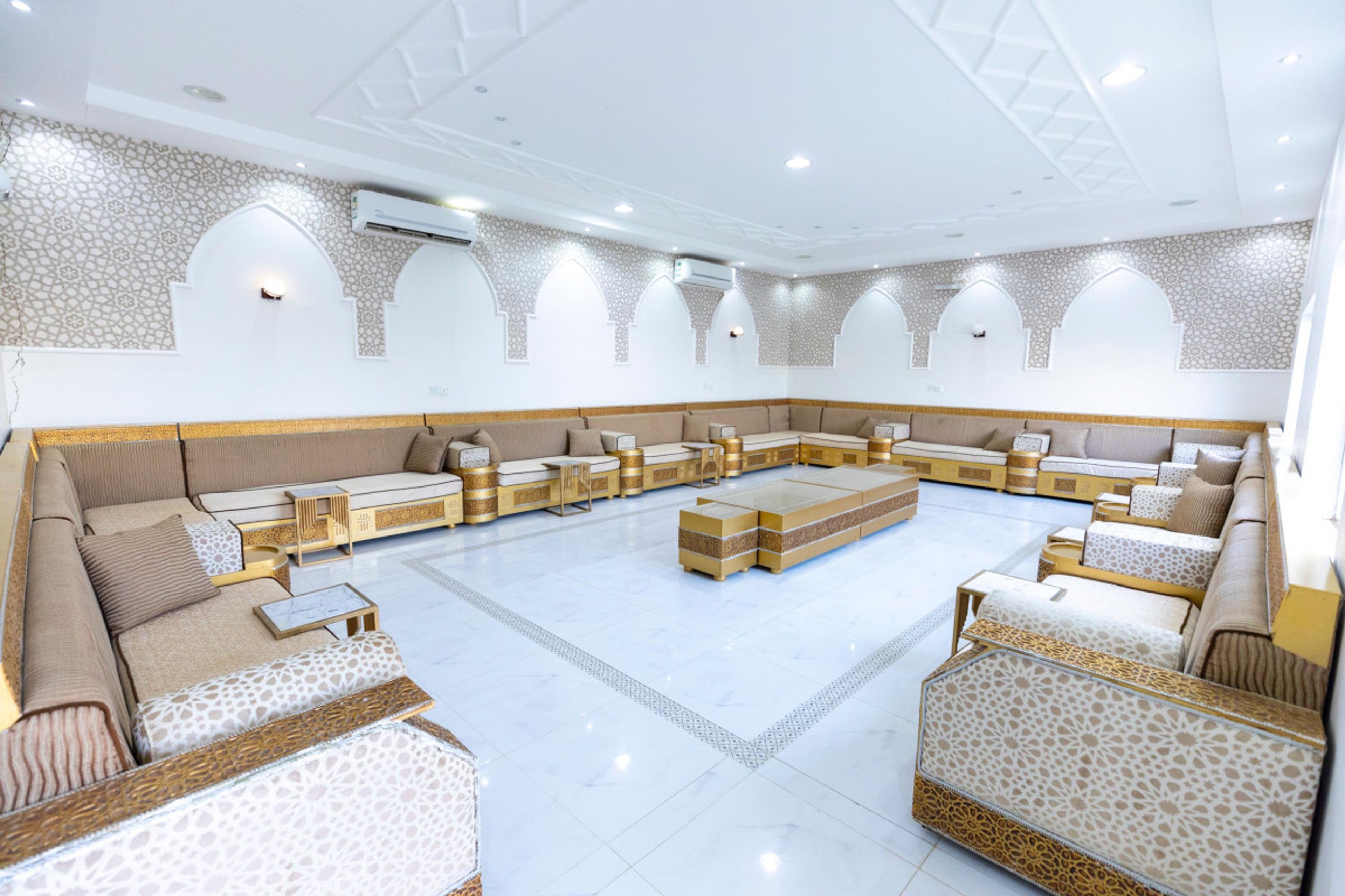 https://img.gathern.co/1400x0/1/4ISL_FTnHlc0hU94W_Rf3wM5q6_5CBgk.jpeg