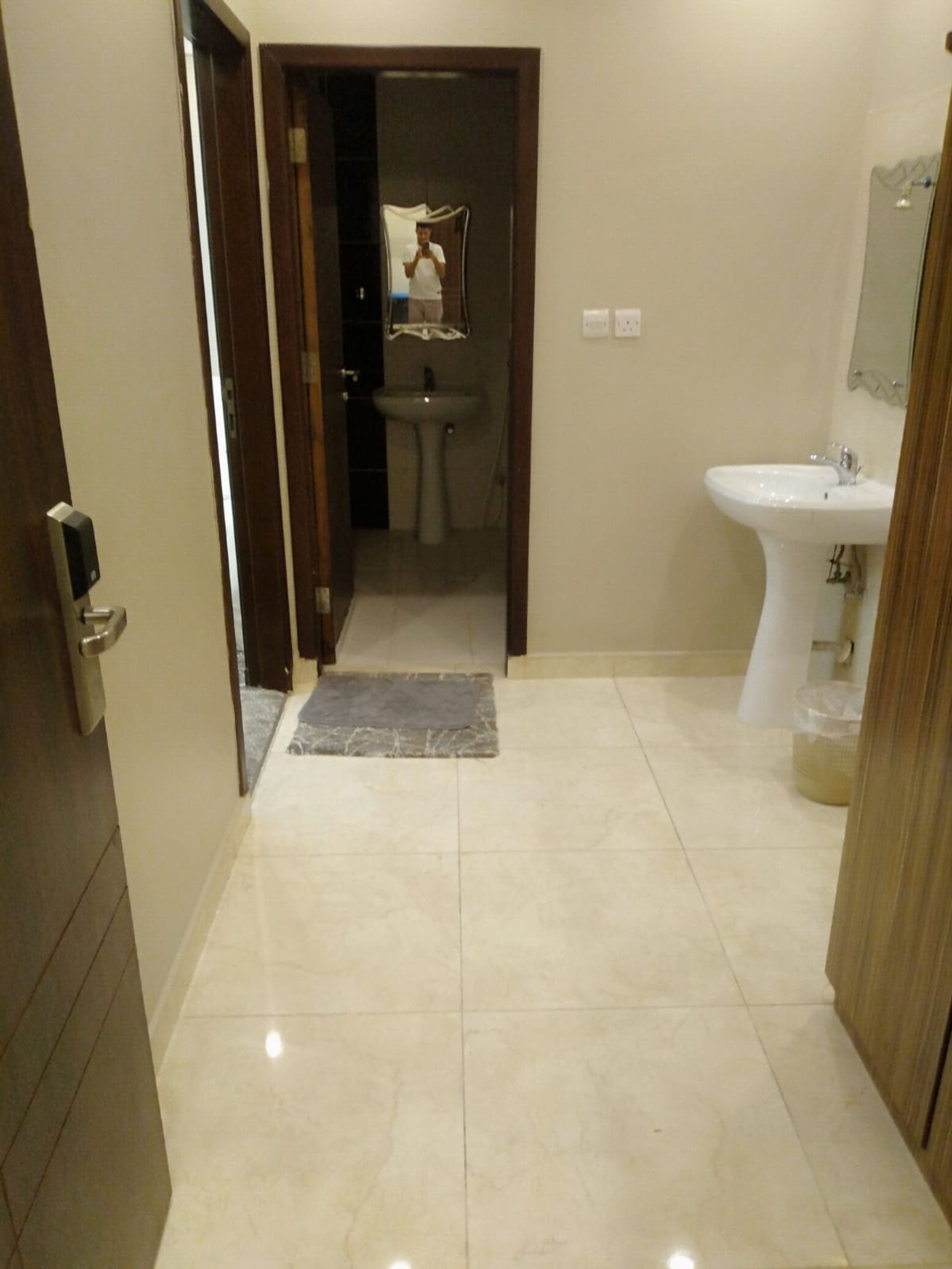 https://img.gathern.co/1400x0/1/4Lh11ab6cSRx5wY30IBLDwapzEo9ZtFP.jpeg