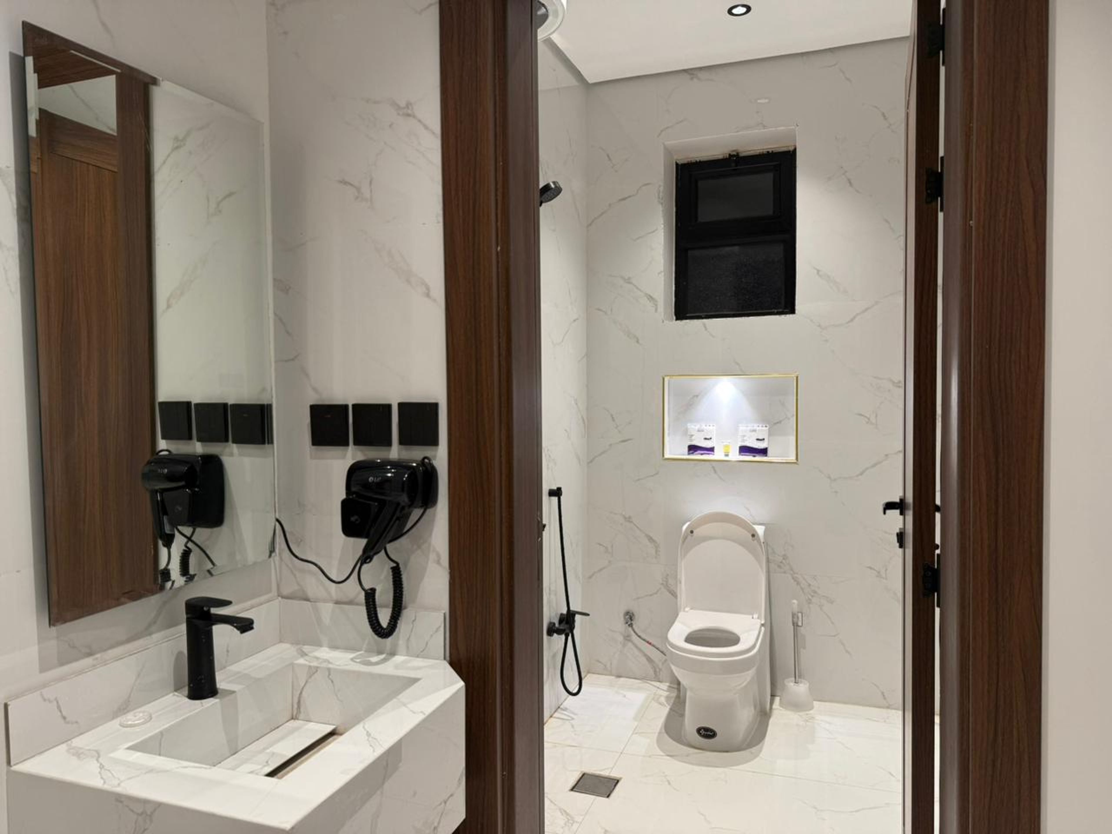 https://img.gathern.co/1400x0/1/4W-3qIxSEwcPpppH-UeuleU3-GxwsOQg.jpg