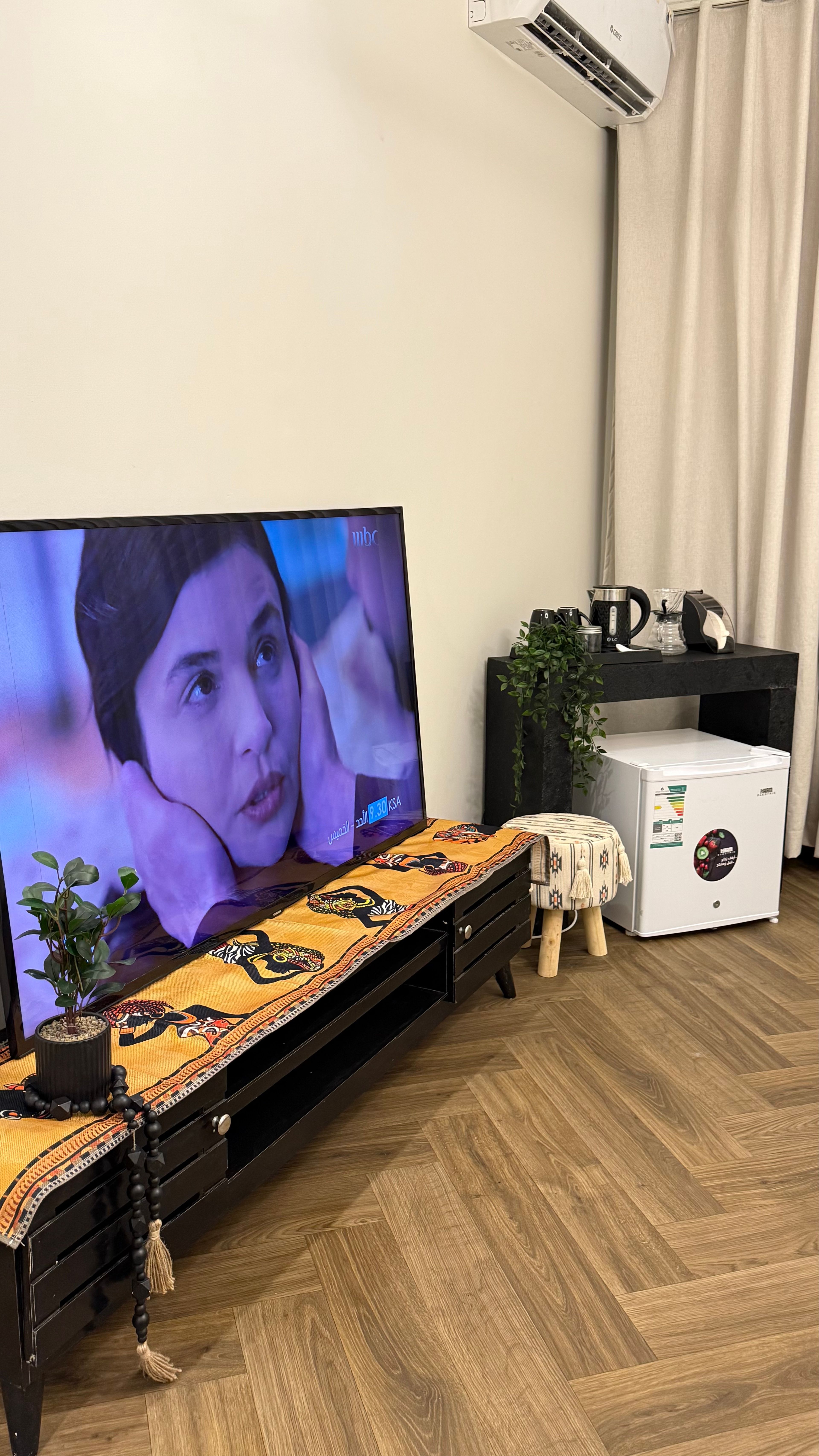 https://img.gathern.co/1400x0/1/4feTkEgGI8ZT6eeghqNLivVEnuYjP8pC.jpg