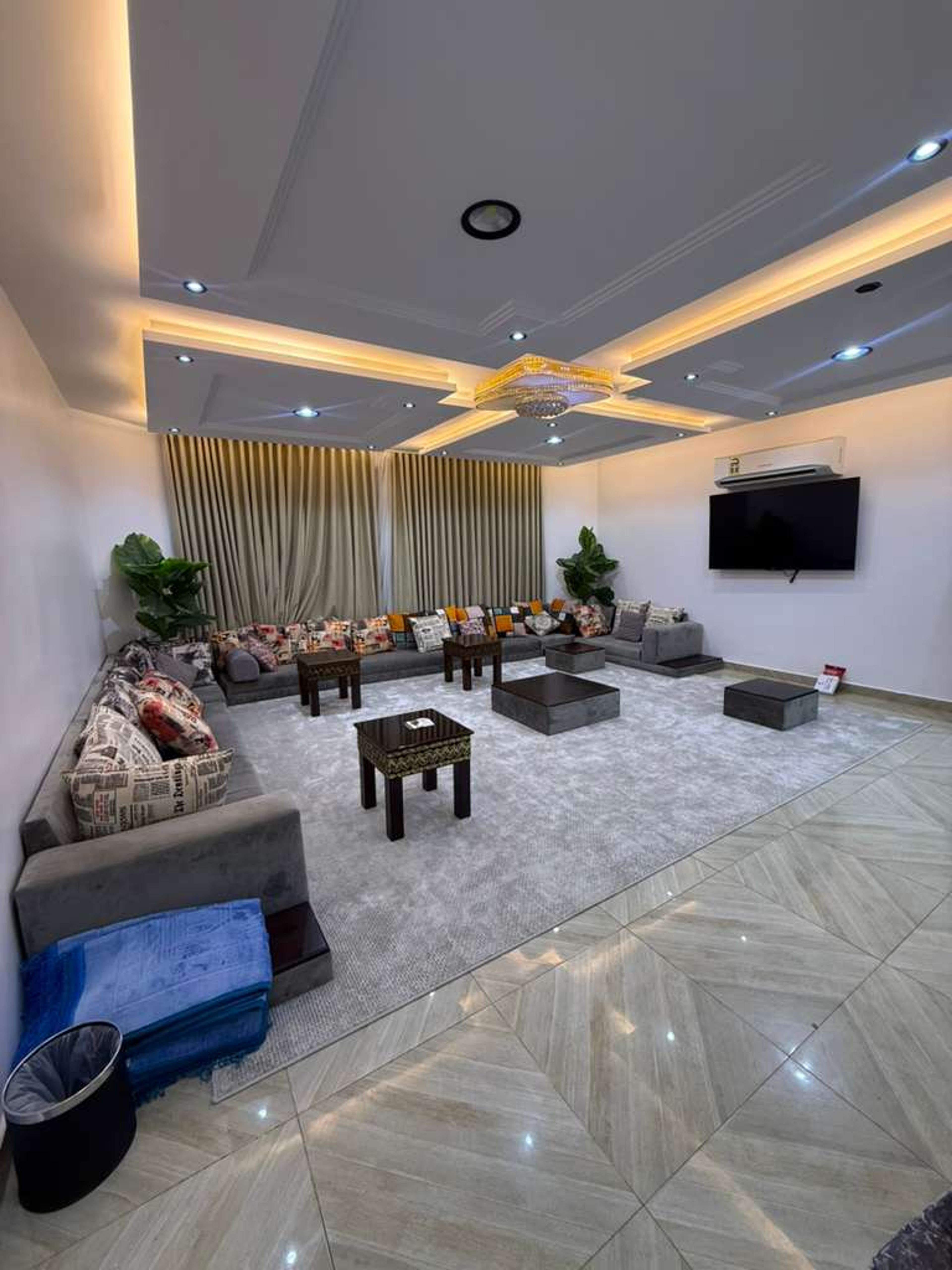 https://img.gathern.co/1024x0/1/4mYqCa3_lE8kQN8AszIIoM_bkSbiyFLK.jpg
