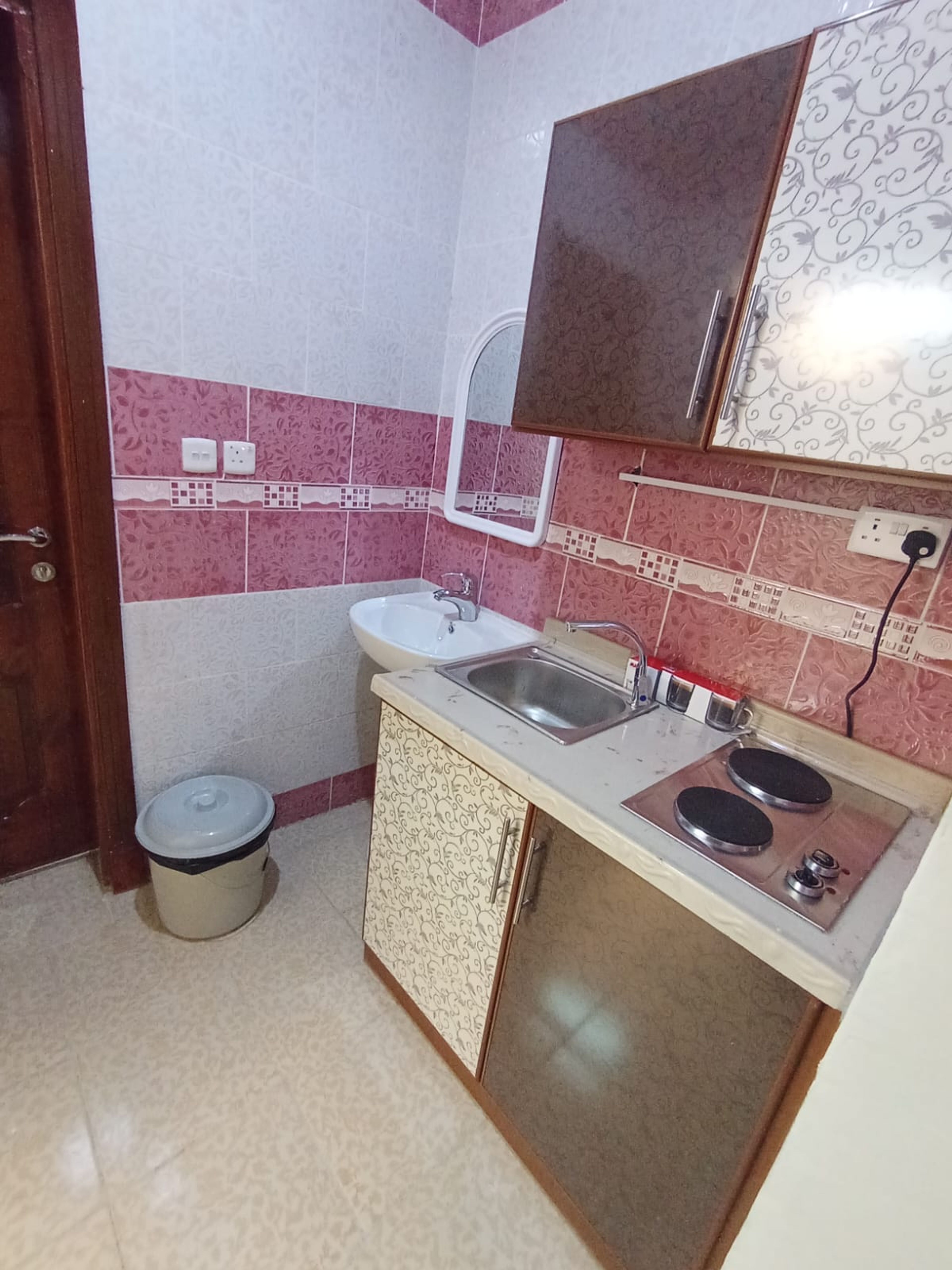 https://img.gathern.co/1400x0/1/4qGaBJL2ryuX1fJ2eh1HdsFGxyoT-dqc.jpeg