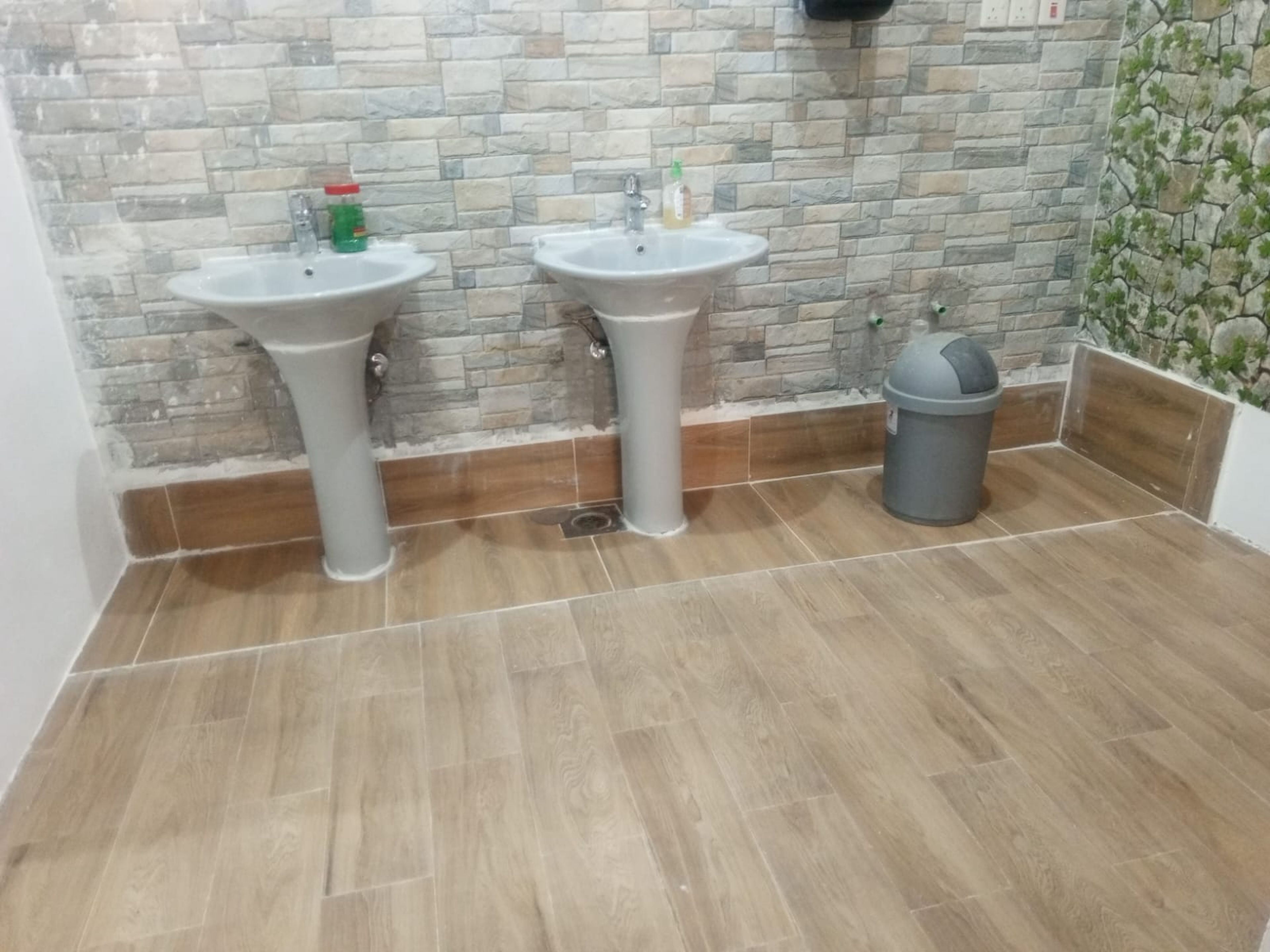 https://img.gathern.co/1400x0/1/51lSCOBJlYy8FrDEZ_1lBB2OWKn0AiGe.jpg