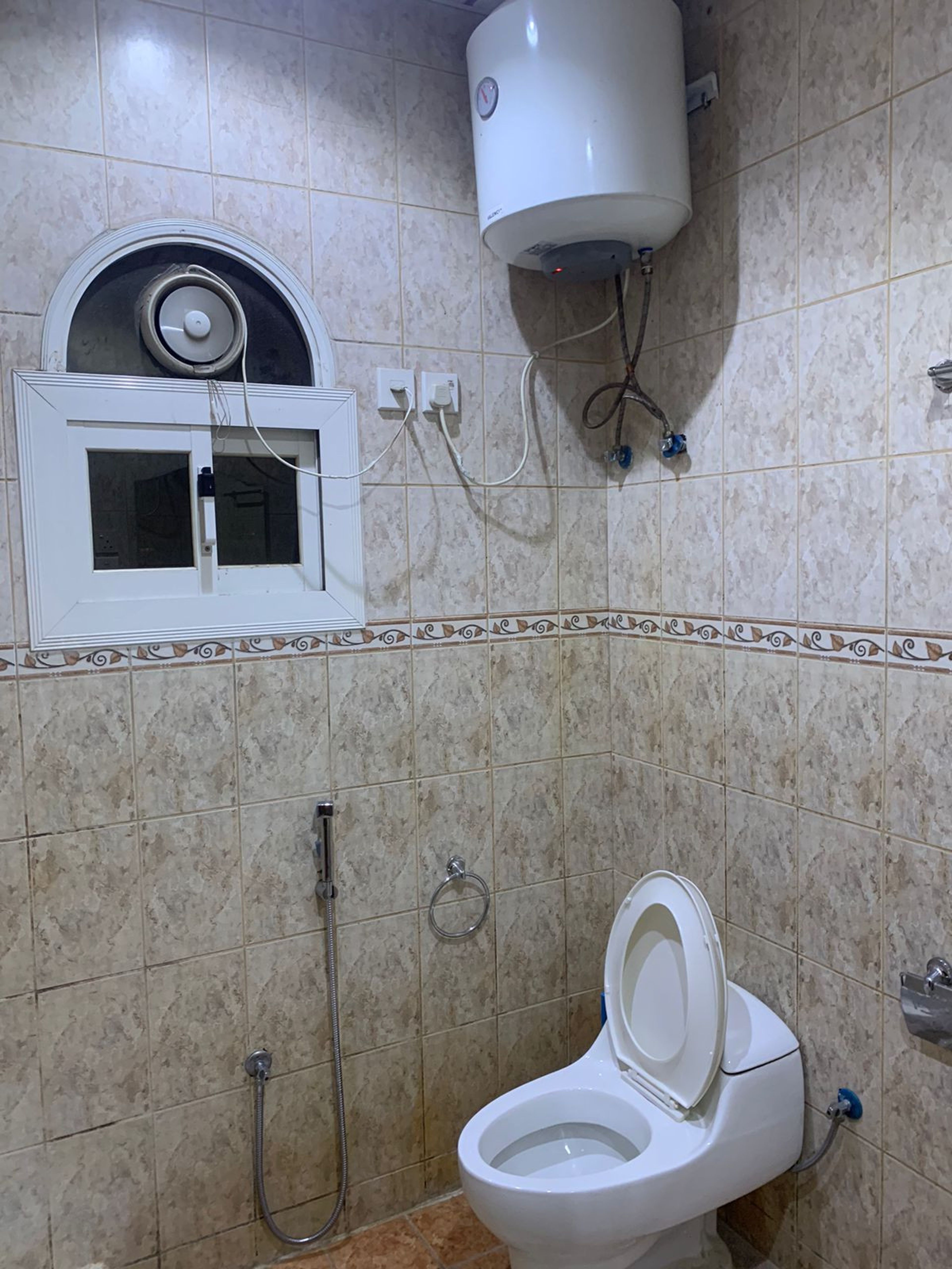 https://img.gathern.co/1400x0/1/59BErVAehBRJshVYasDcIeUhZxOdO_lr.jpg