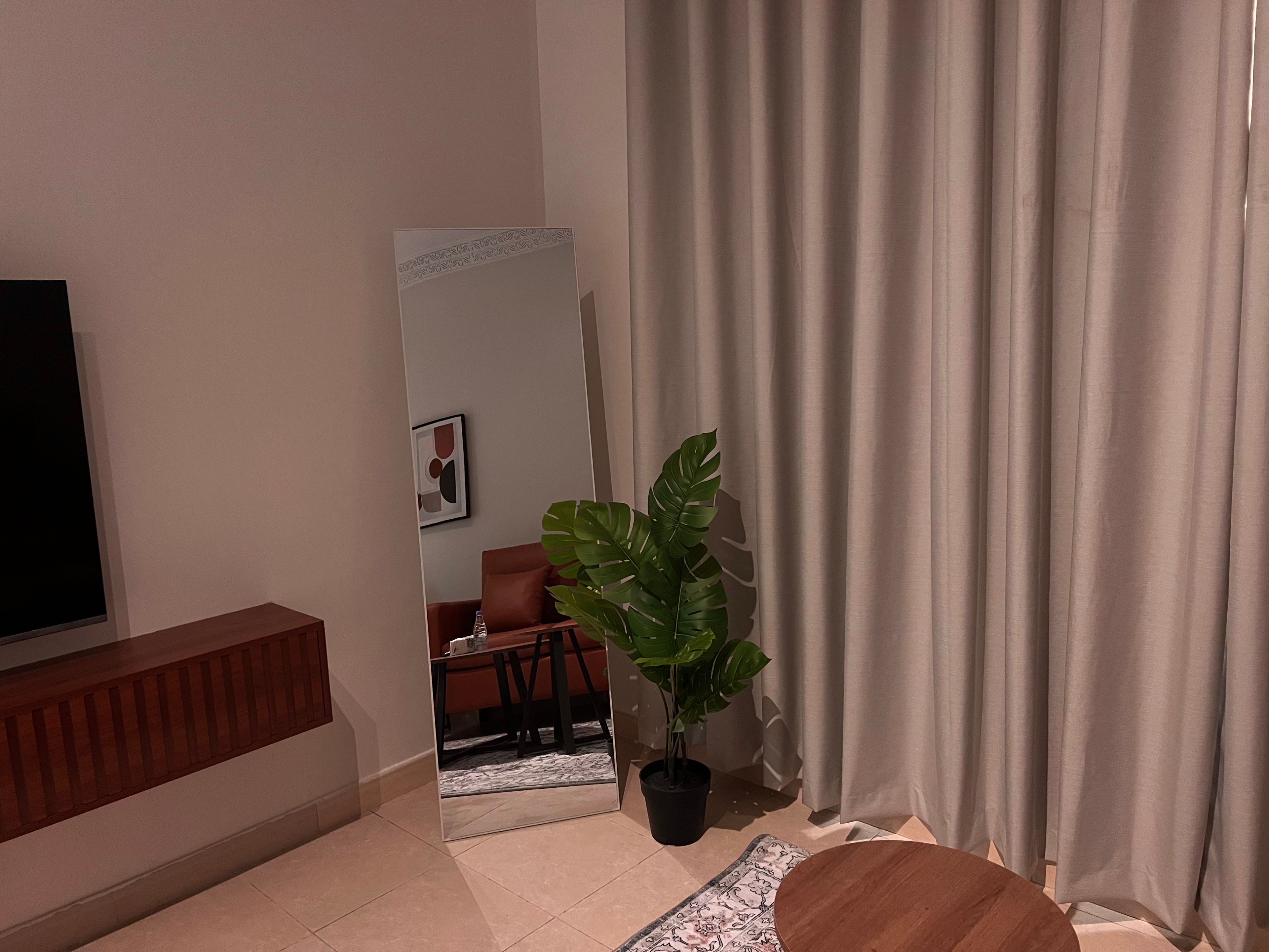 https://img.gathern.co/1400x0/1/5G1WleF0hpMN7WJaWNmXOZlHBUUL7n-2.jpg