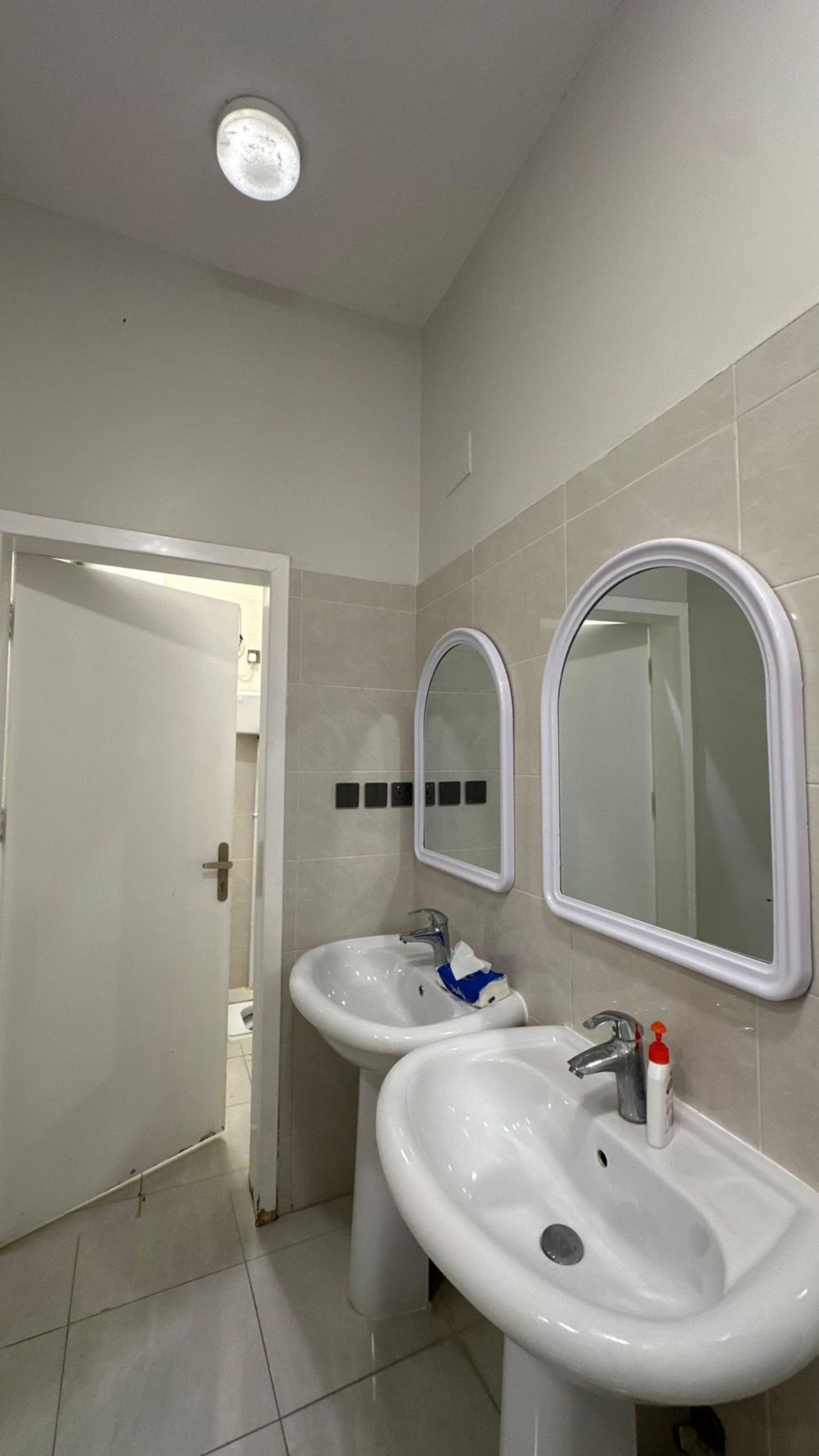 https://img.gathern.co/1024x0/1/5HgiCscdl6Ht34OIj1zB04YpytqYcl8T.jpeg