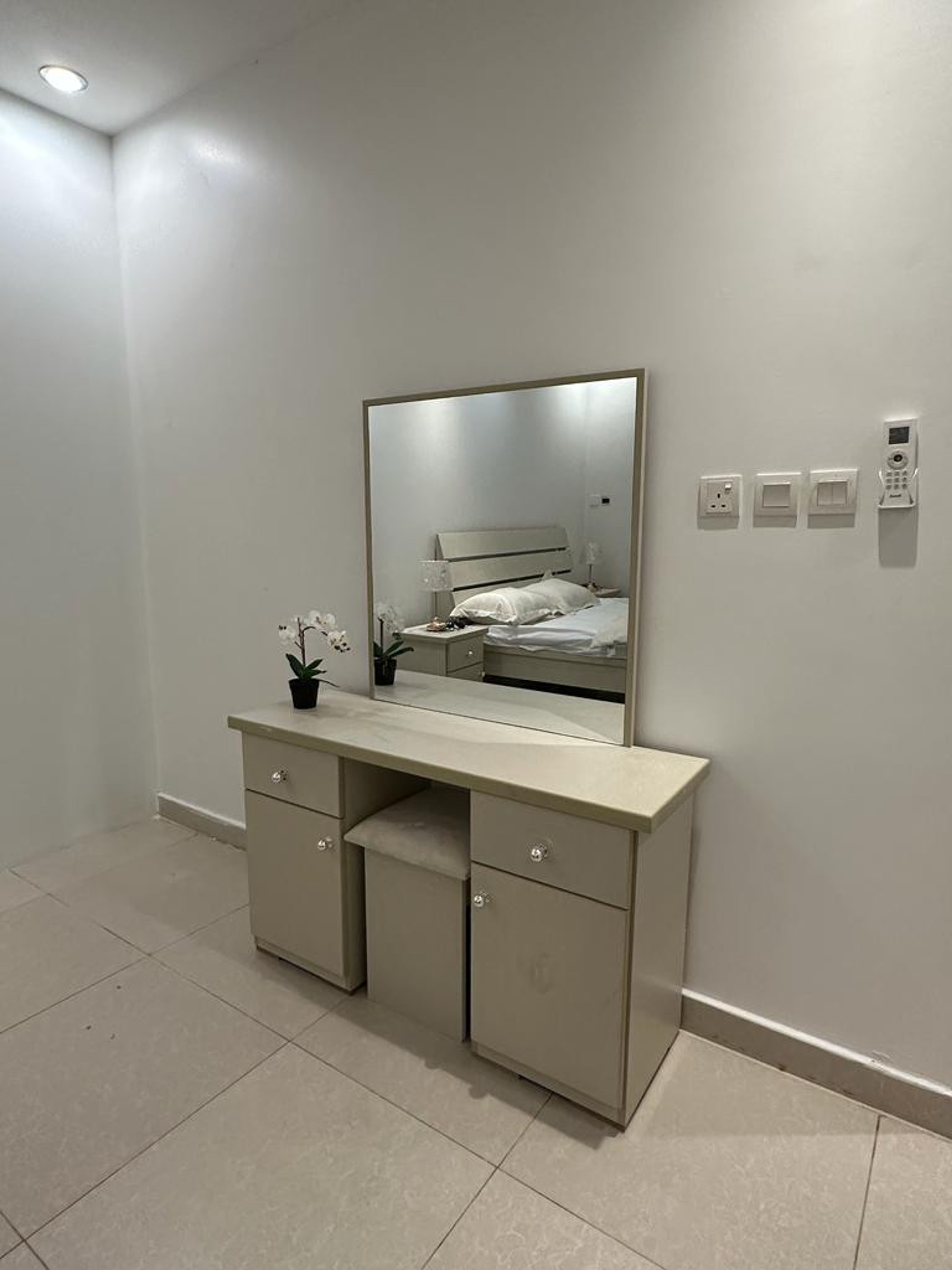 https://img.gathern.co/1400x0/1/5I1ogq9mr5d9cAmmDEvxMW-ijY0Kq0PA.jpeg