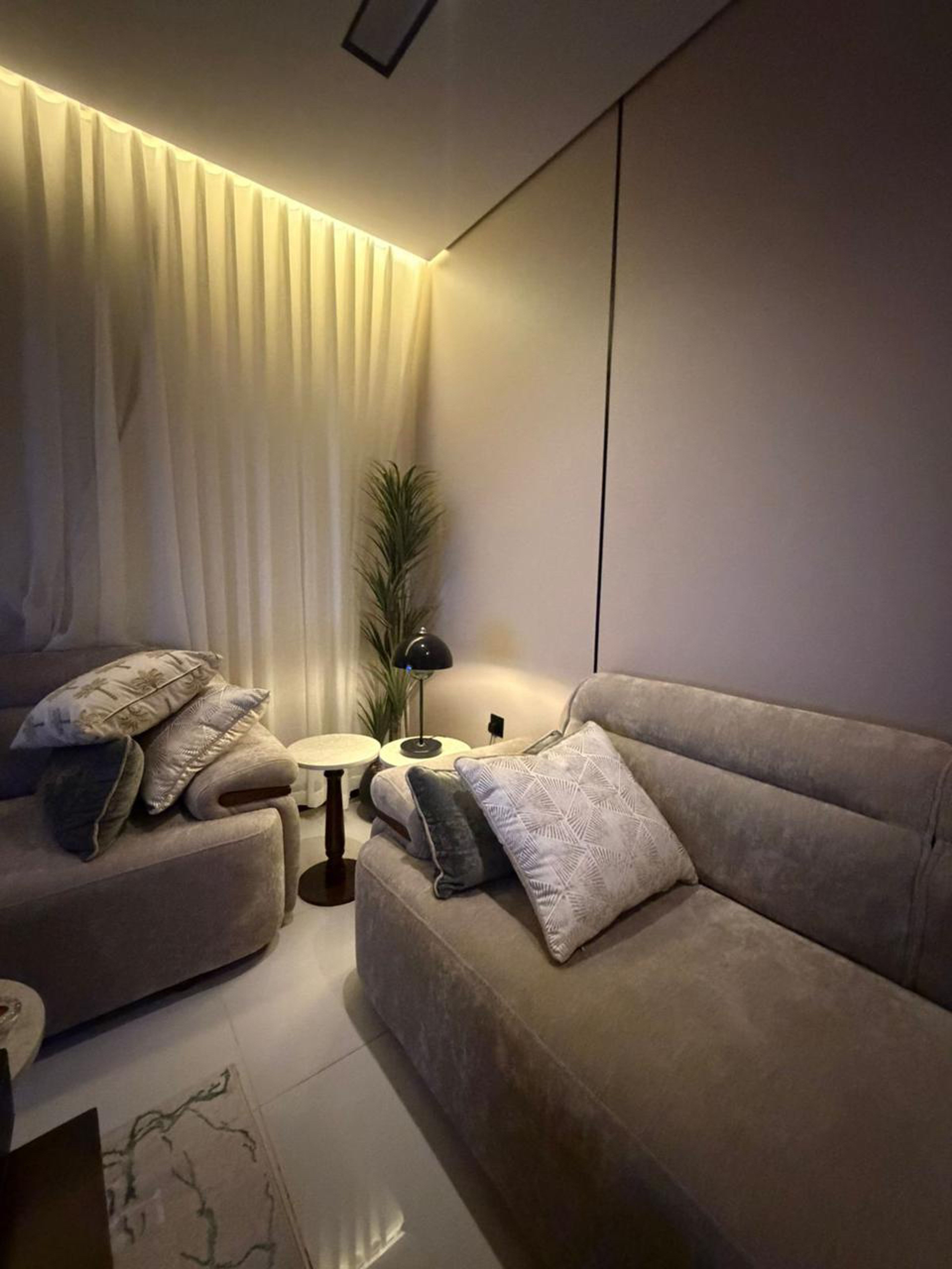 https://img.gathern.co/1024x0/1/5J03dDuZgHaDicr5k0UByt0wrAwVmab_.jpg