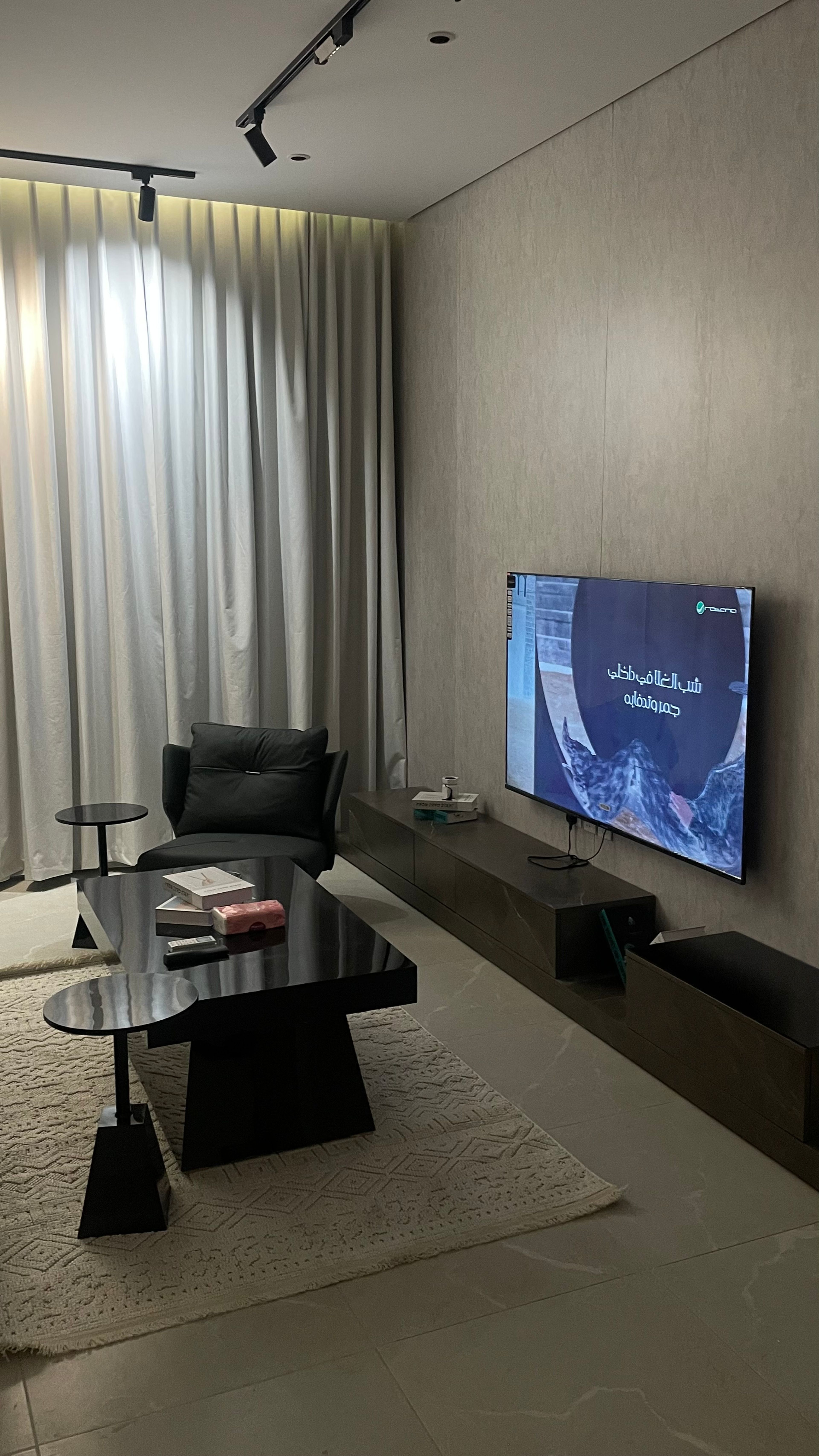https://img.gathern.co/1400x0/1/5ca-s5j_d2bNdfm4vWdH2jH6qtYv7Y2j.jpeg