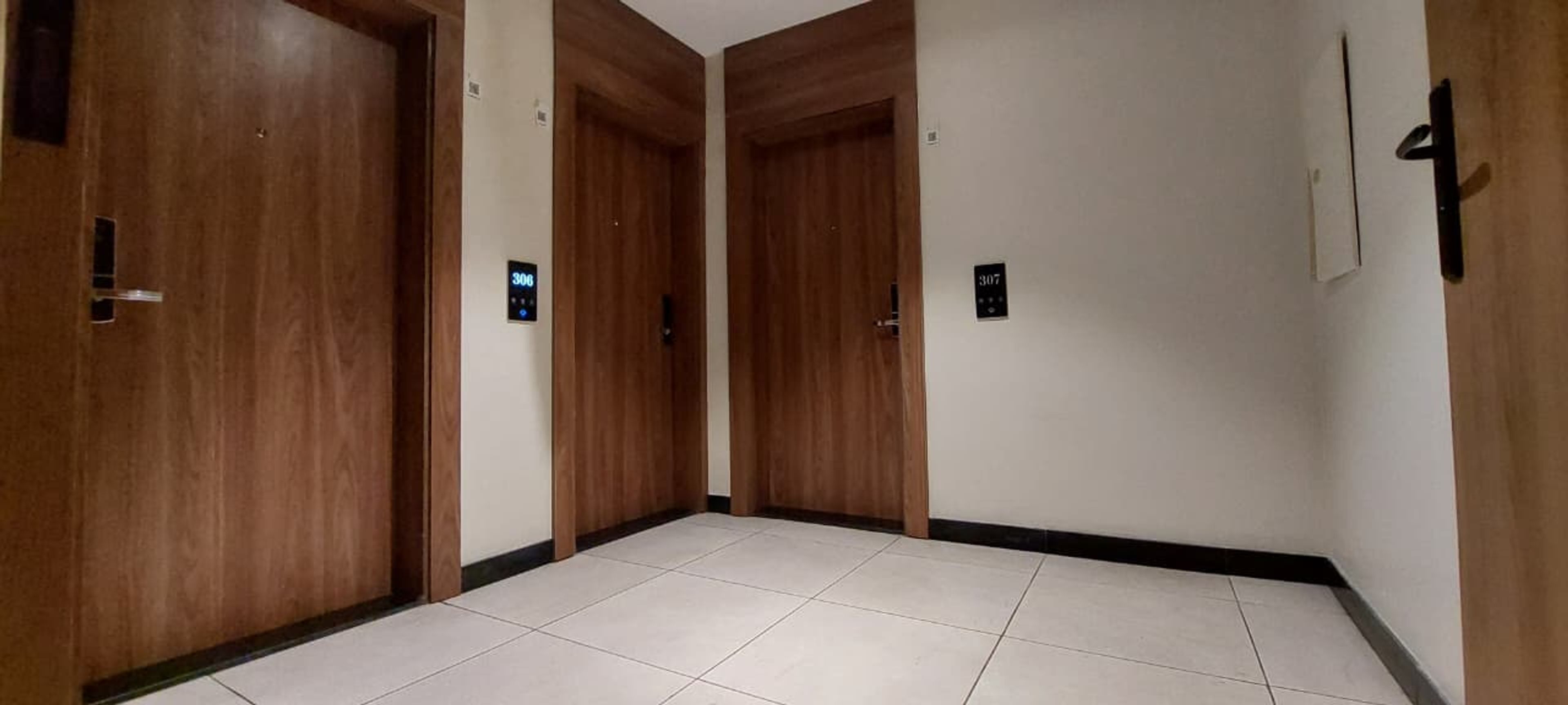 https://img.gathern.co/1400x0/1/5mOGNFmsxkY89ub54zDSYhXcG45fbrlJ.jpeg
