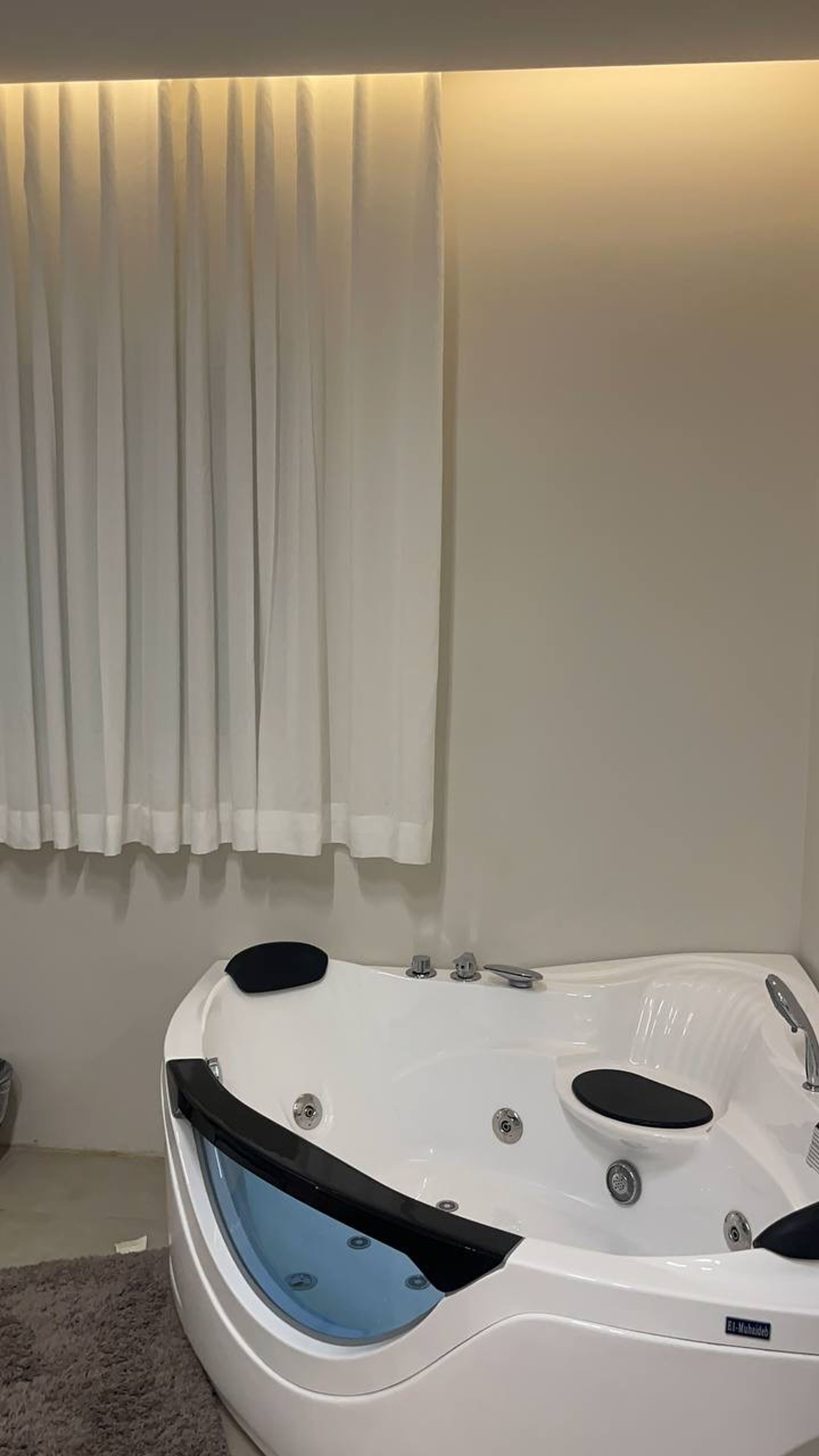 https://img.gathern.co/1024x0/1/5xuV-0E9mdkXnzdI8z6-C66nig1RjlcE.jpeg