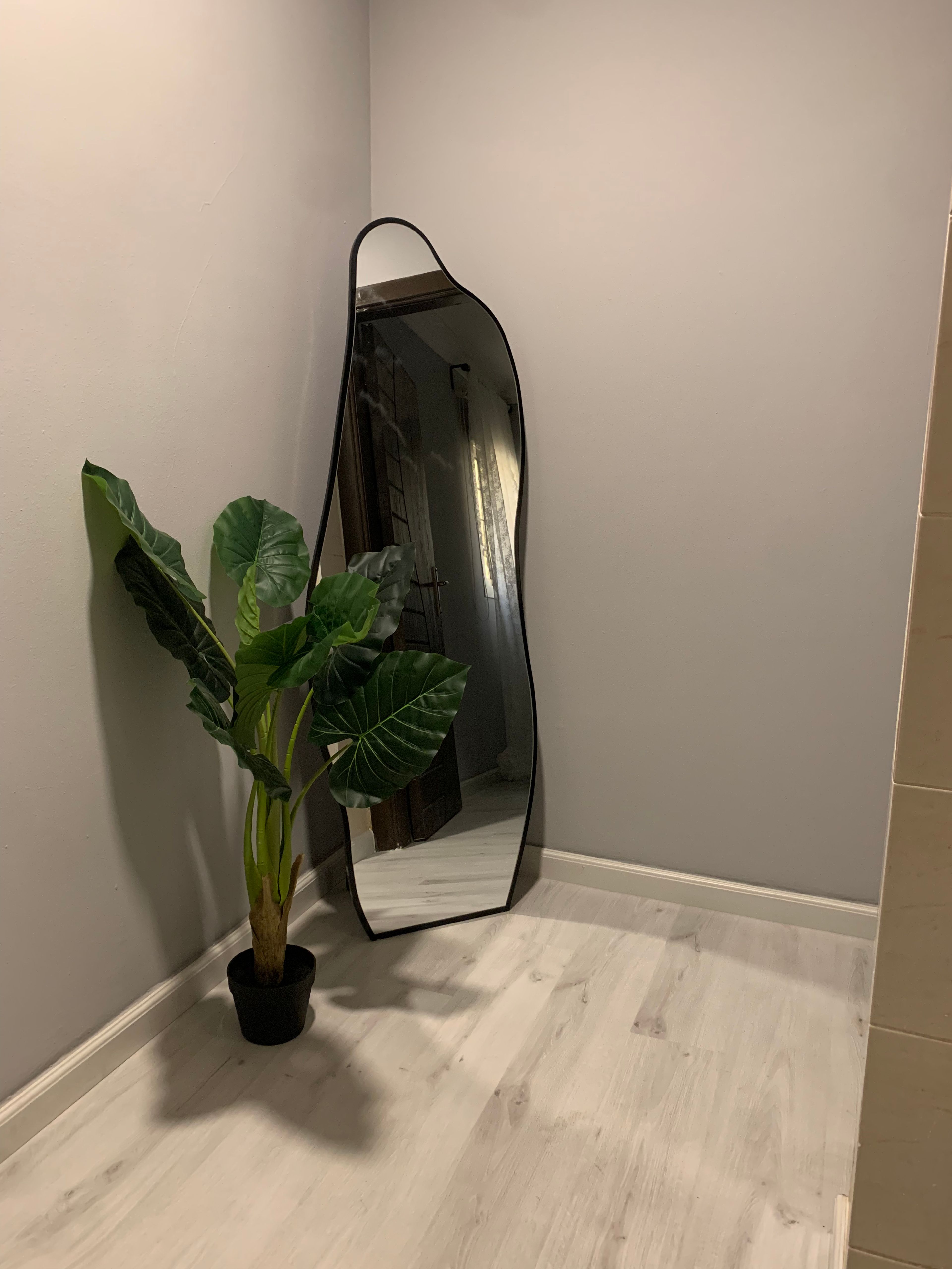 https://img.gathern.co/1400x0/1/6GZrUyfGeil6W9XxkV4va26L8D2wkRE3.jpg