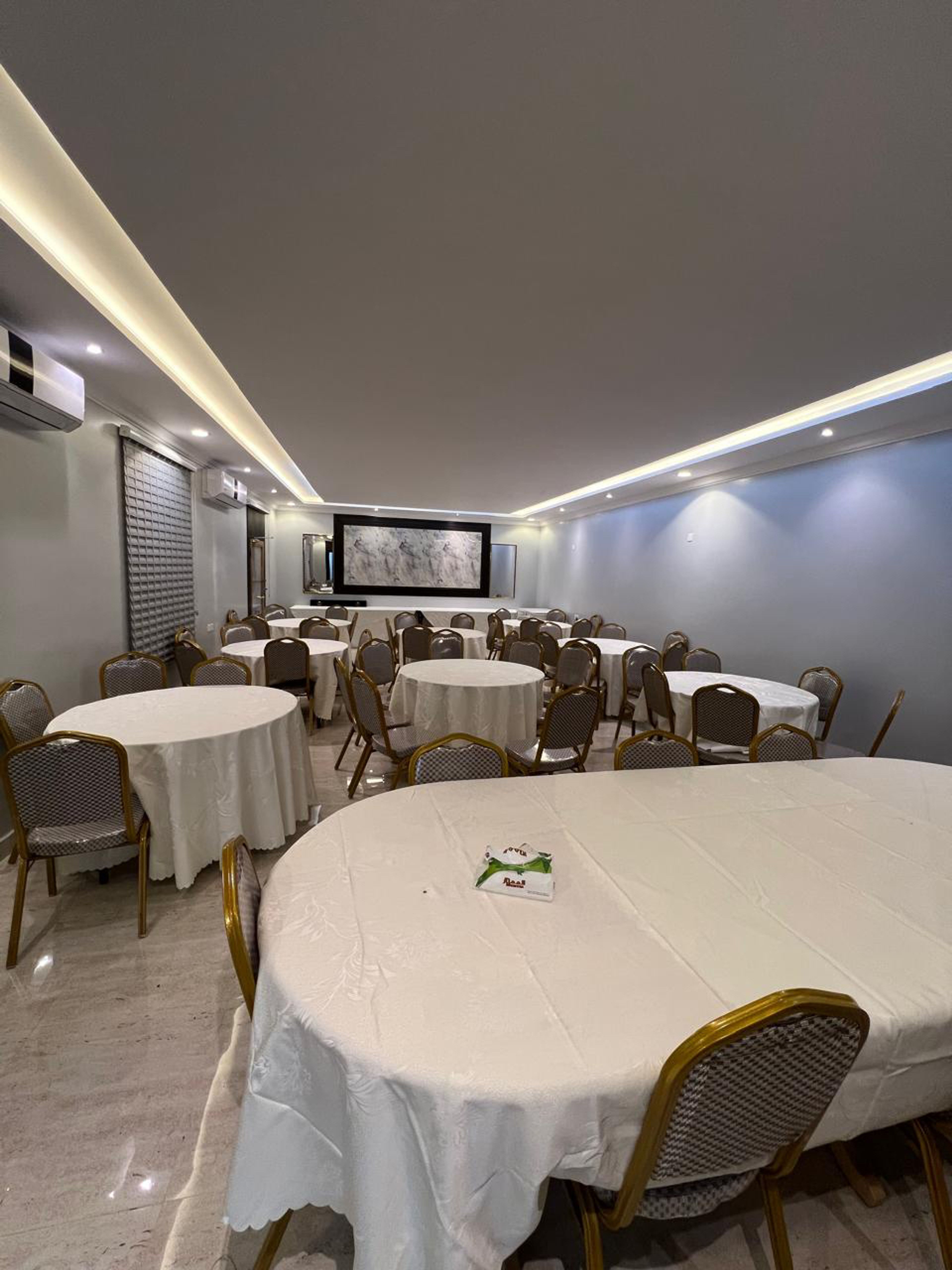 https://img.gathern.co/1400x0/1/6HX7vrl6ULeYcUGlQ8nEH1HRWxdNF8NY.jpg