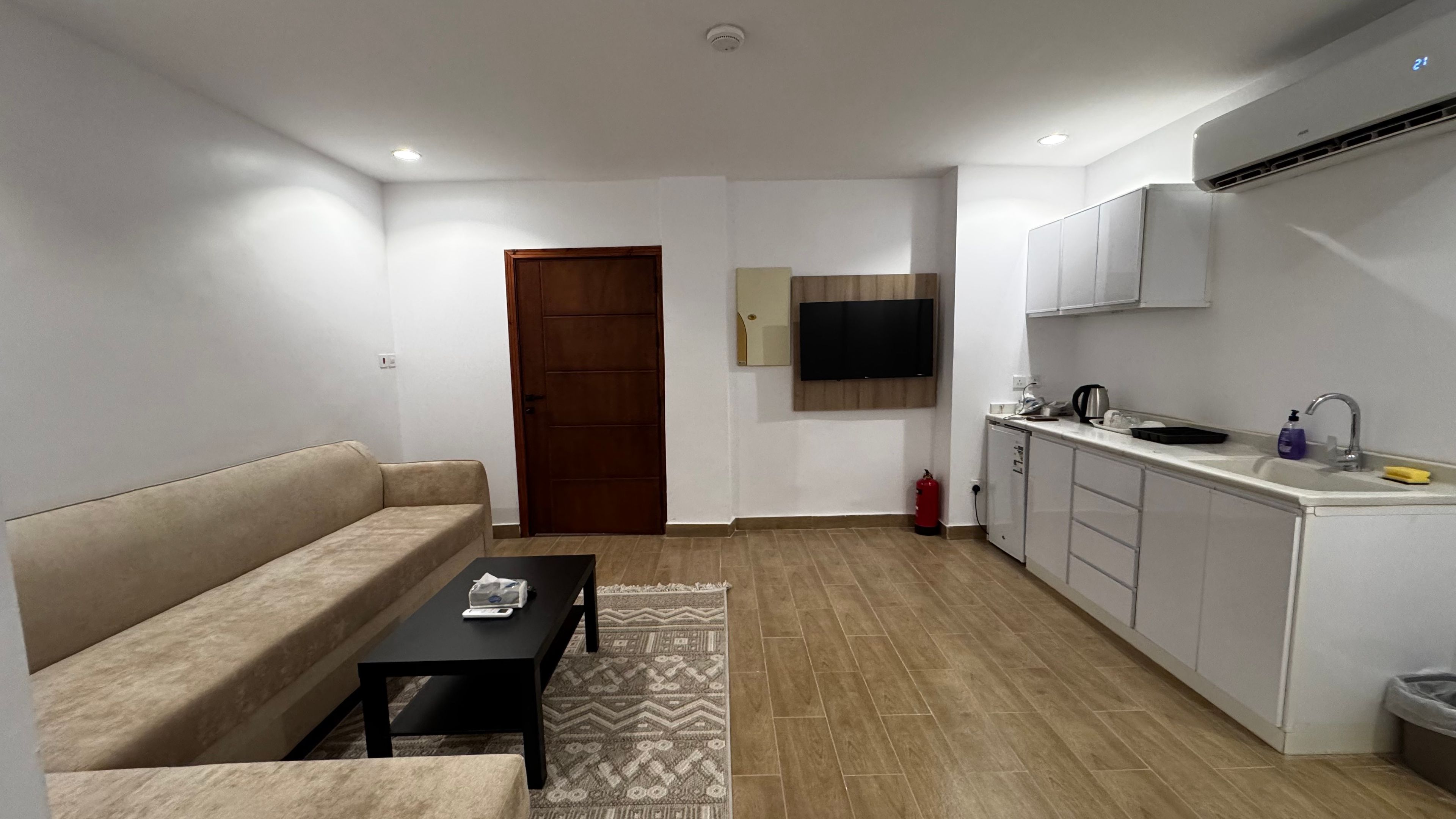 https://img.gathern.co/1400x0/1/6Kc9HPgloyhopRLrN2sQ_nuv0exdL7II.jpg