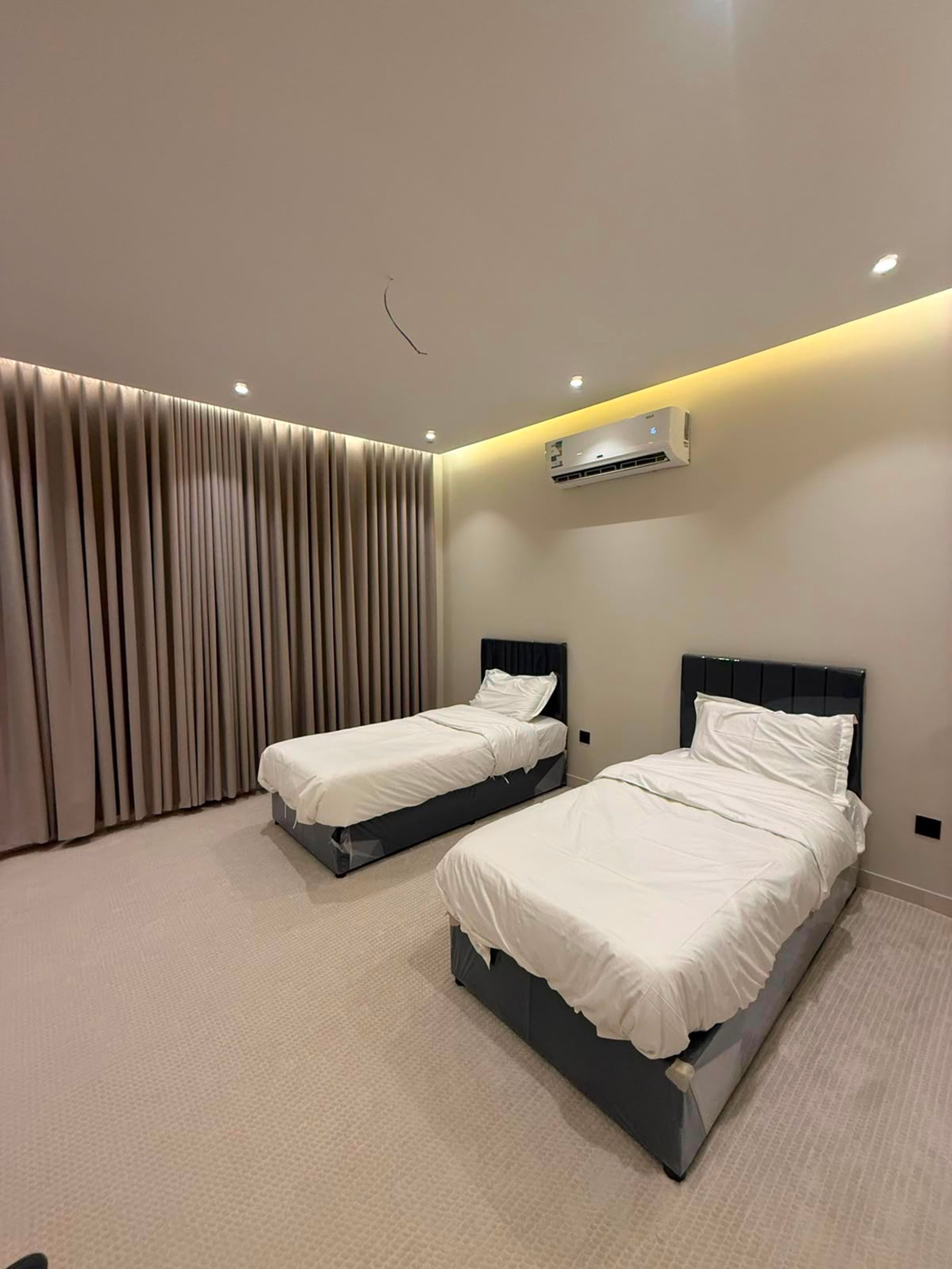 https://img.gathern.co/1024x0/1/6RJa2RB5Gy7djzPoeQmZWLofC6zzYlcT.jpeg