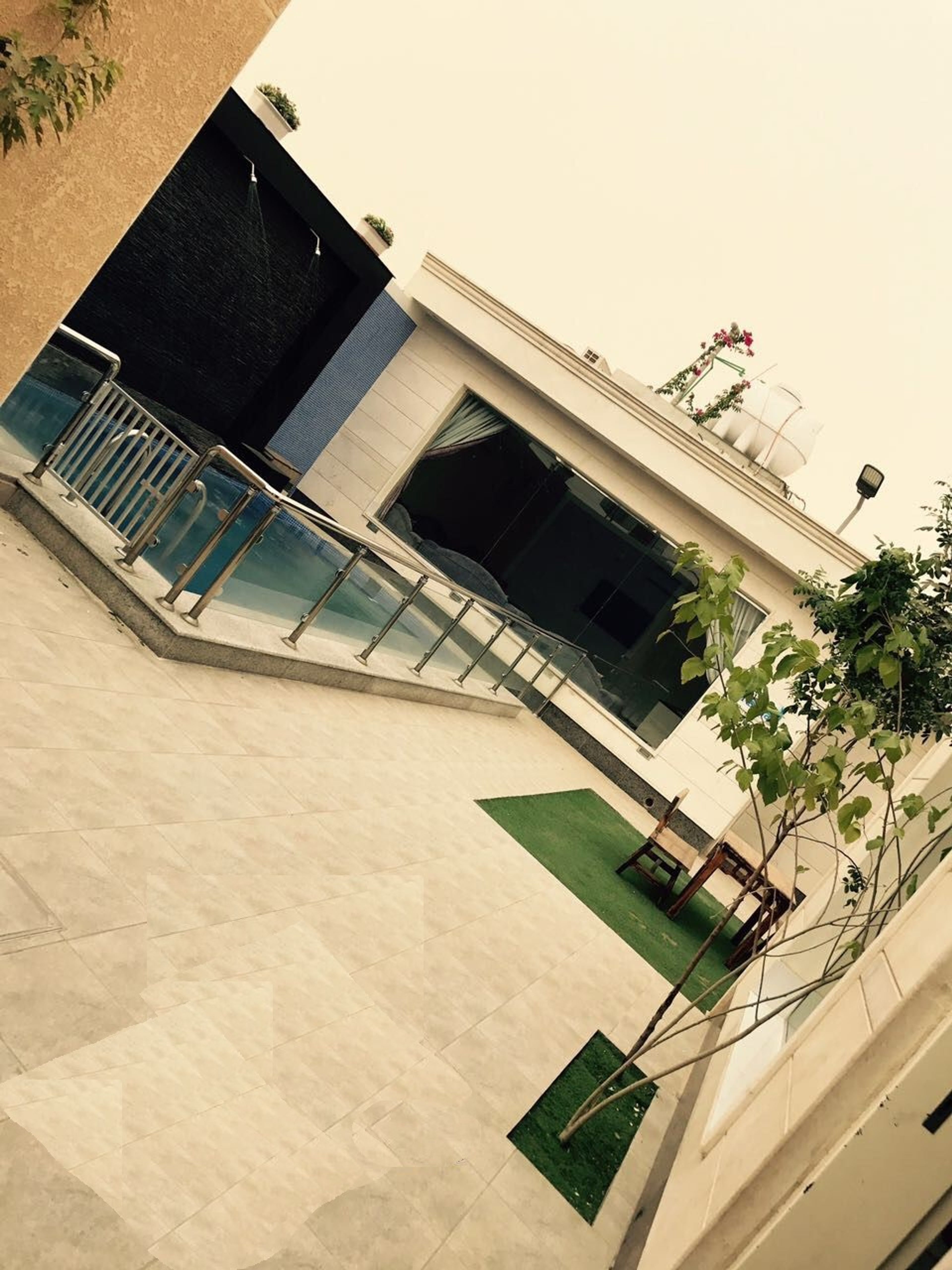 https://img.gathern.co/1400x0/1/6u7fq6ZybLkAehDFehlRbikPSIVJF0tP.jpeg