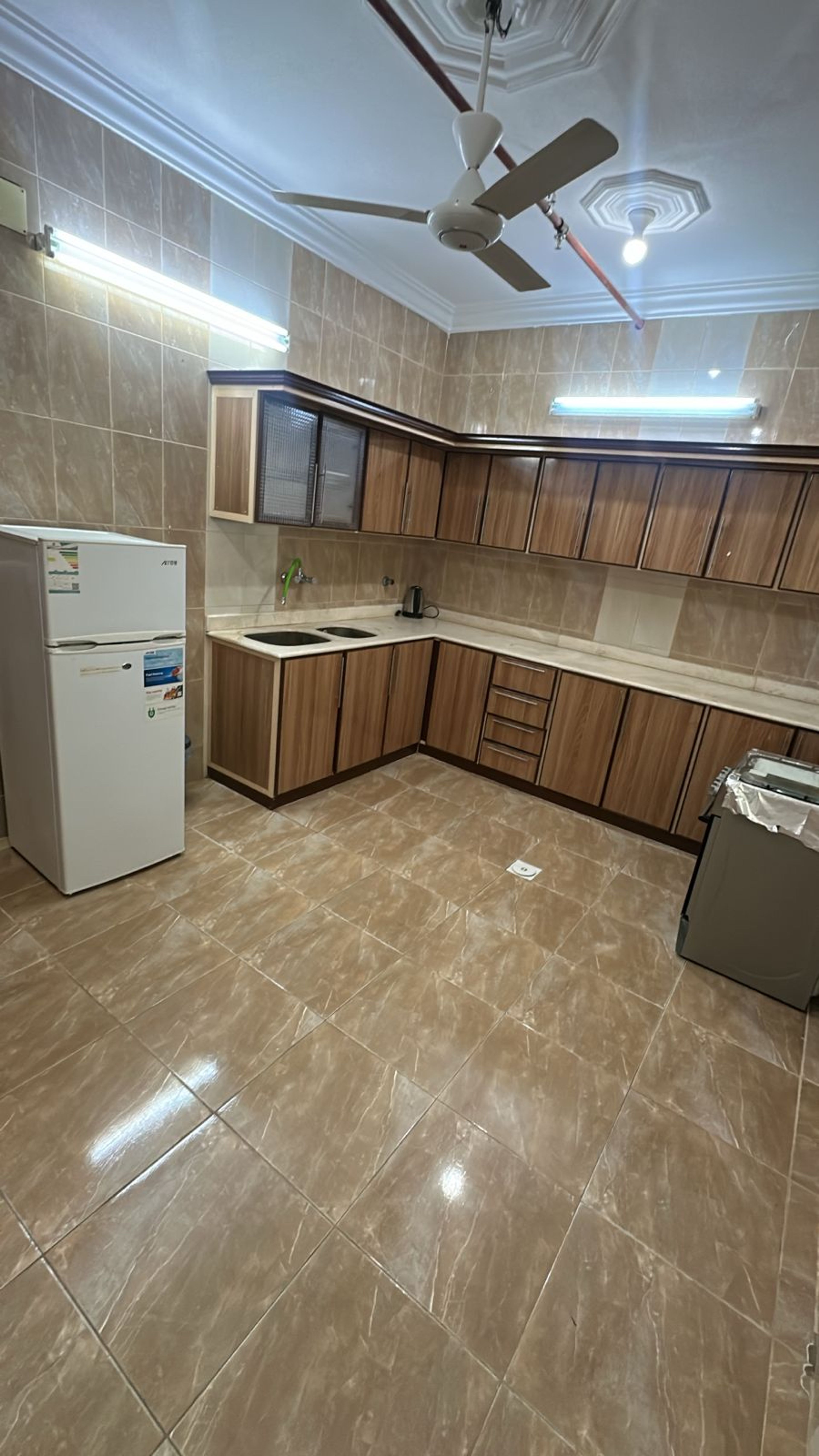 https://img.gathern.co/1400x0/1/6w892Ezu6qCCZpecz4FGdwHnR3lJGBgm.jpeg