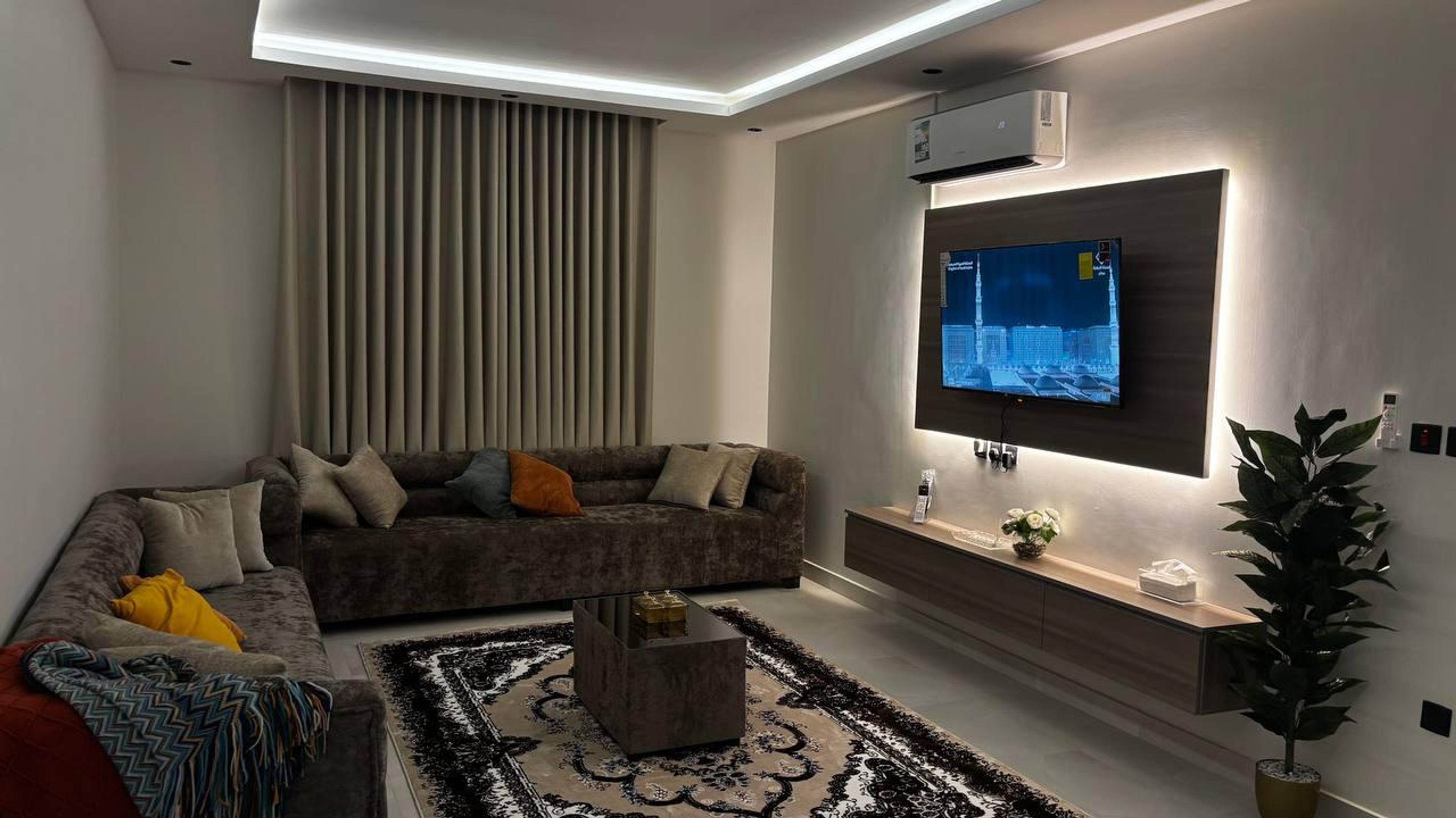 https://img.gathern.co/1400x0/1/6ykH5djeJK1XbRjf-A8FgAr-uq4VxmsO.jpg
