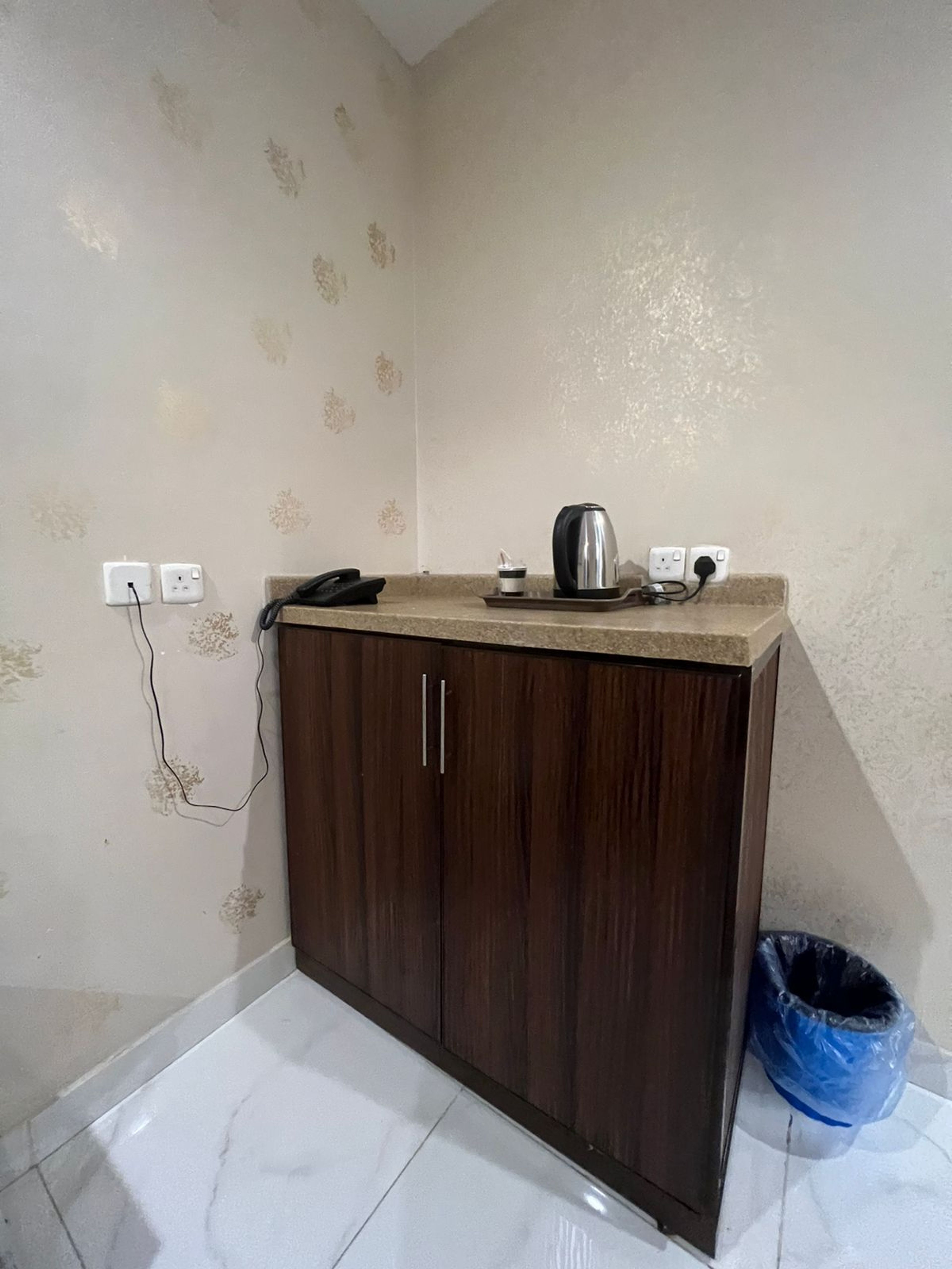 https://img.gathern.co/1400x0/1/75Apx9K8Hat2kLC9sdpjpPsIMiNw5C92.jpeg