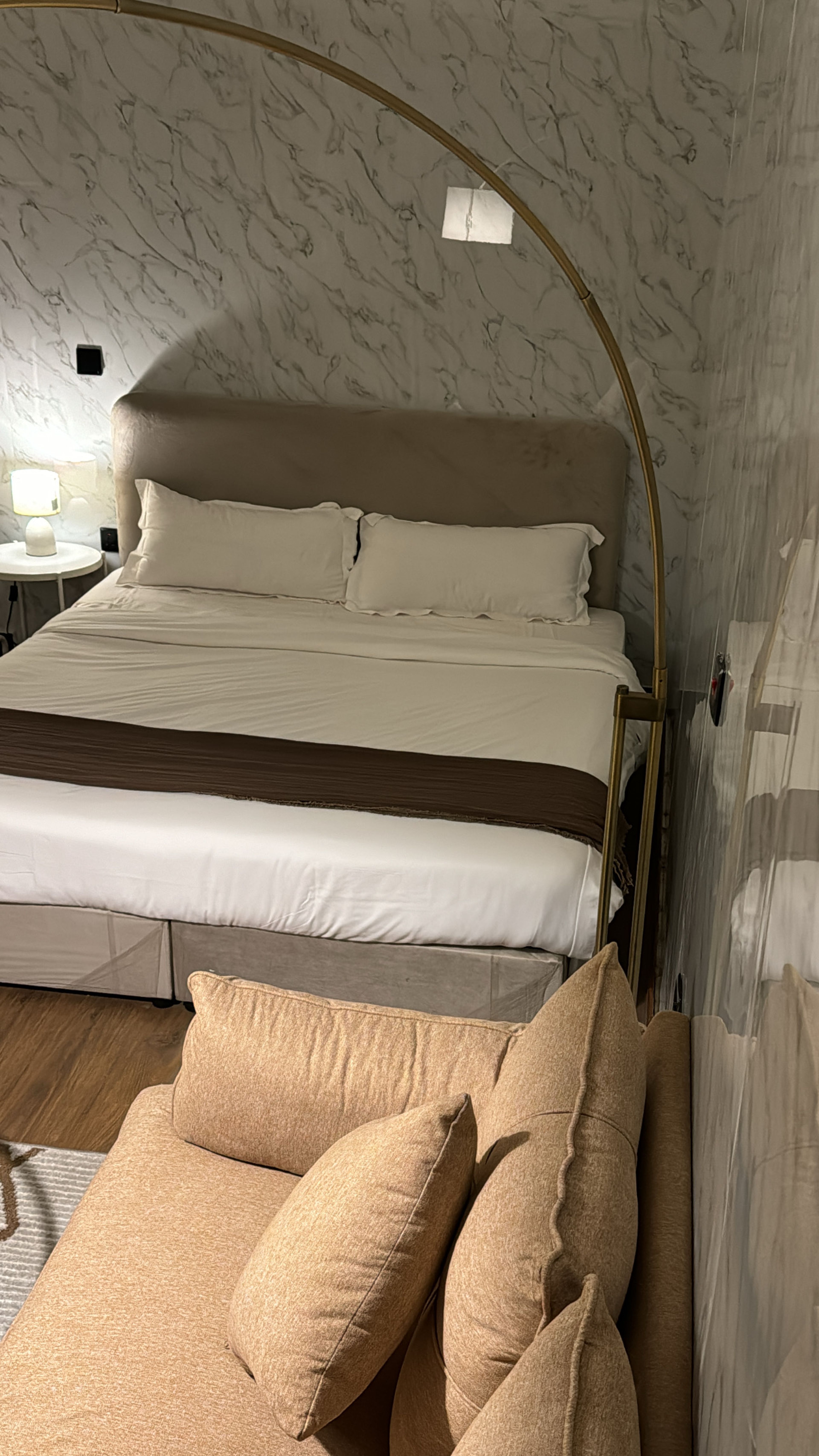 https://img.gathern.co/1024x0/1/7EaavUYjiGgdHm0ahgzmsccyNW_55DLg.jpeg