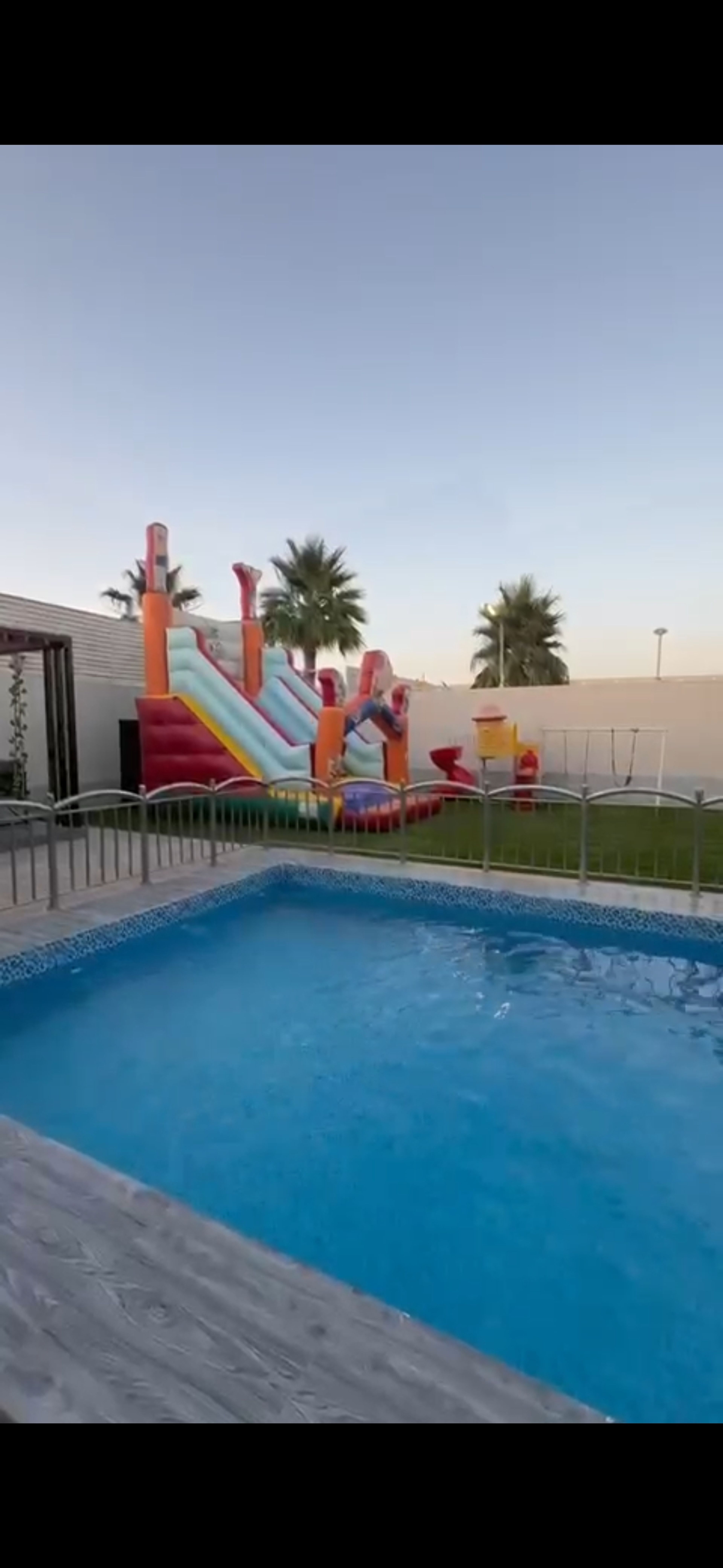 https://img.gathern.co/1400x0/1/7FxeqJvJxVFUvEcQhpFCwIkVCBSbtGn8.jpg