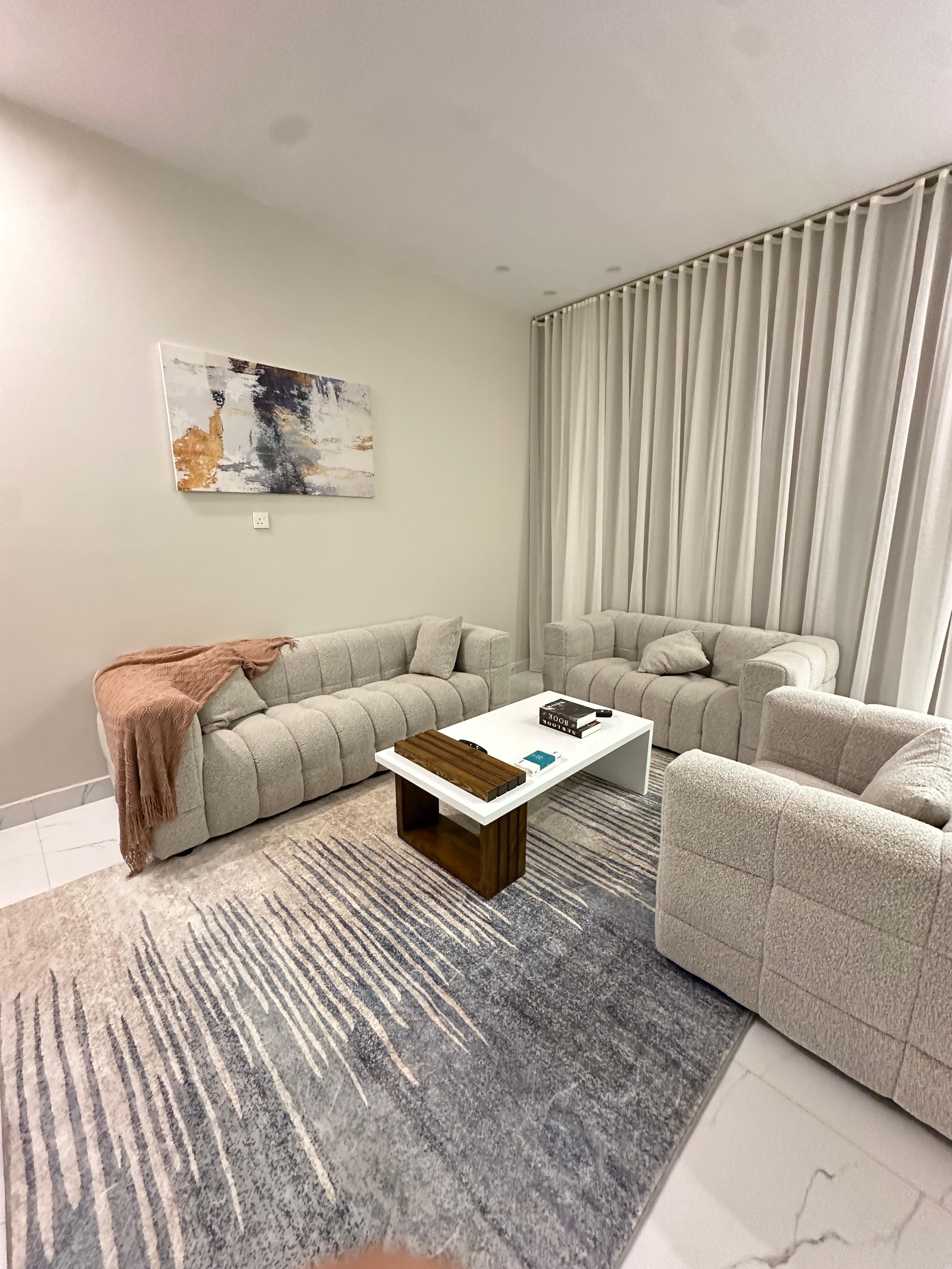 https://img.gathern.co/1400x0/1/7SS4rftx0MSGzvK_kKlHQwtqVqB5FCGq.jpg