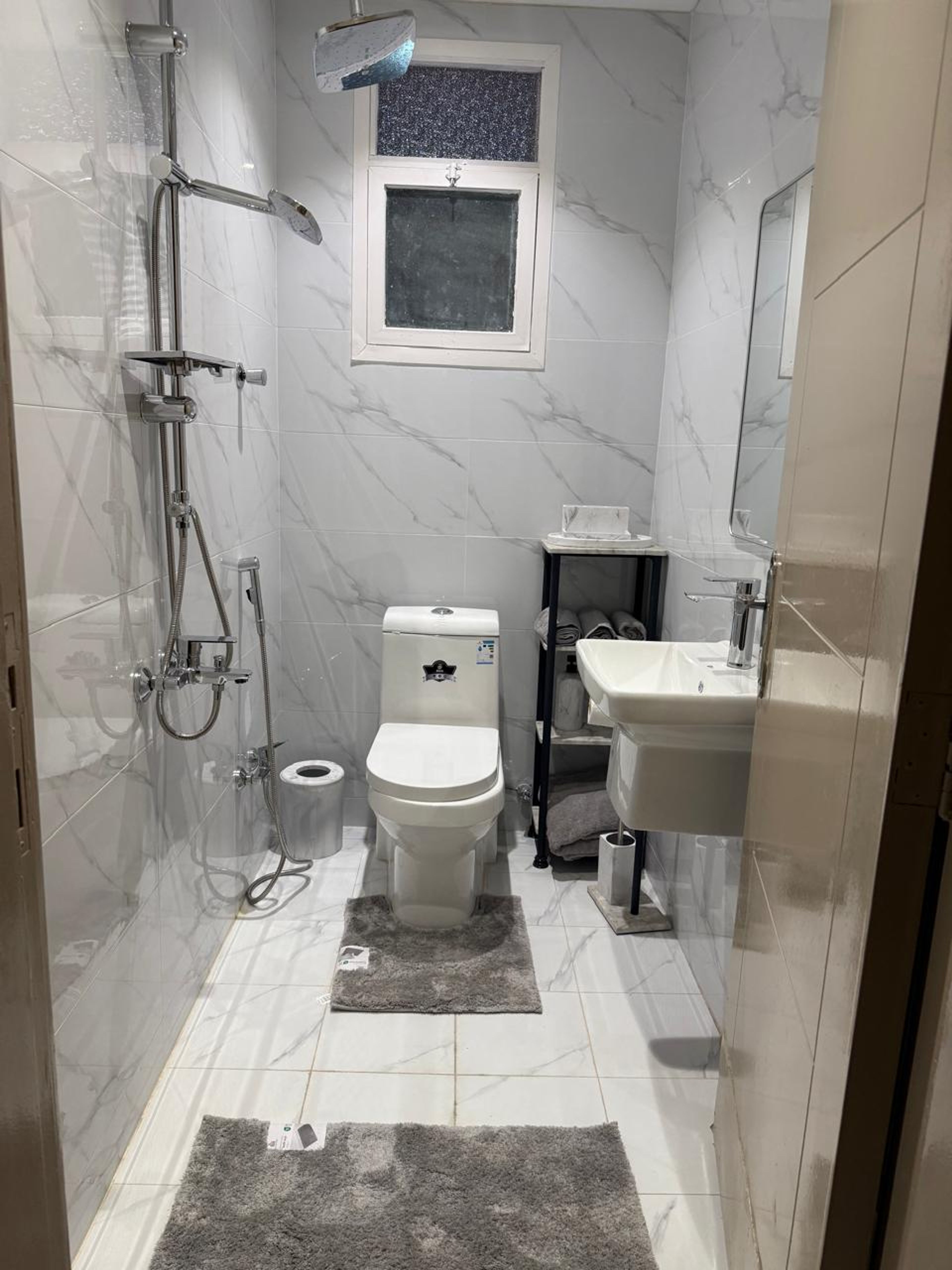 https://img.gathern.co/1024x0/1/7VvQcXspJ-bLPEqtOm2IuTxsz6A4d7U_.jpeg