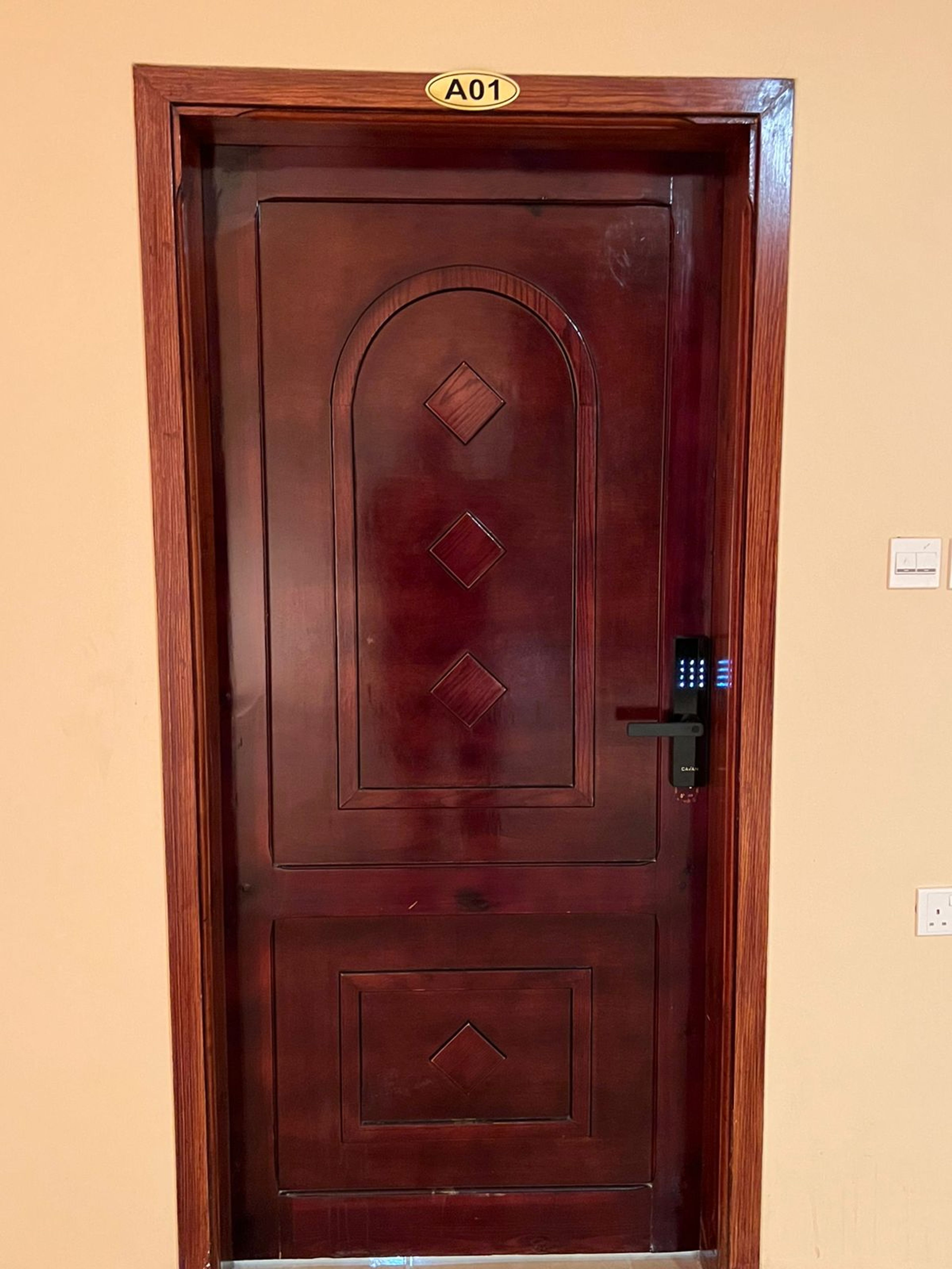https://img.gathern.co/1400x0/1/7WnFH3AbGMOKFLYnLdtyiWUL2V2nr3Wy.jpg