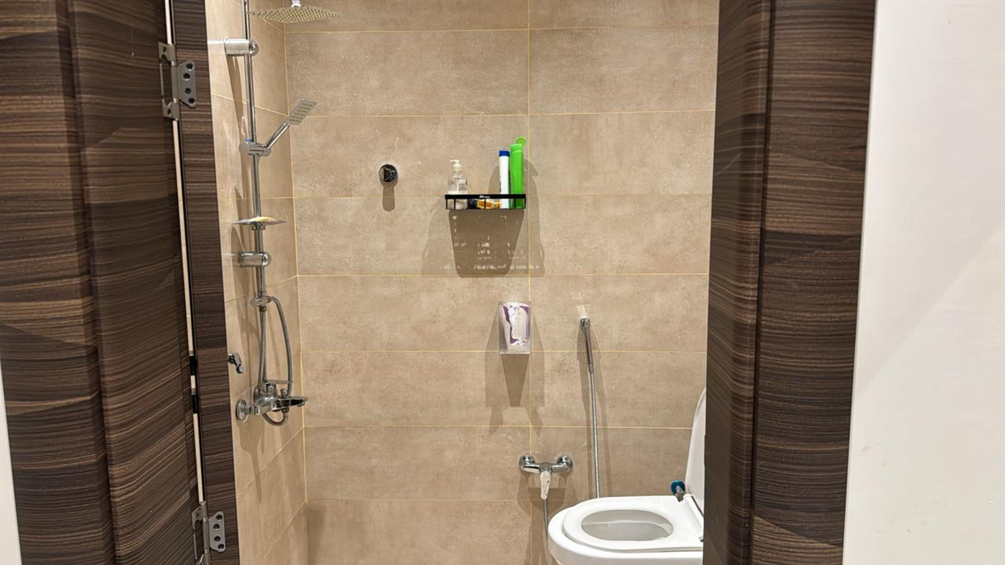 https://img.gathern.co/1400x0/1/7agHl0WUy4GdxRxB3HK_f9zhucBd02Br.jpg