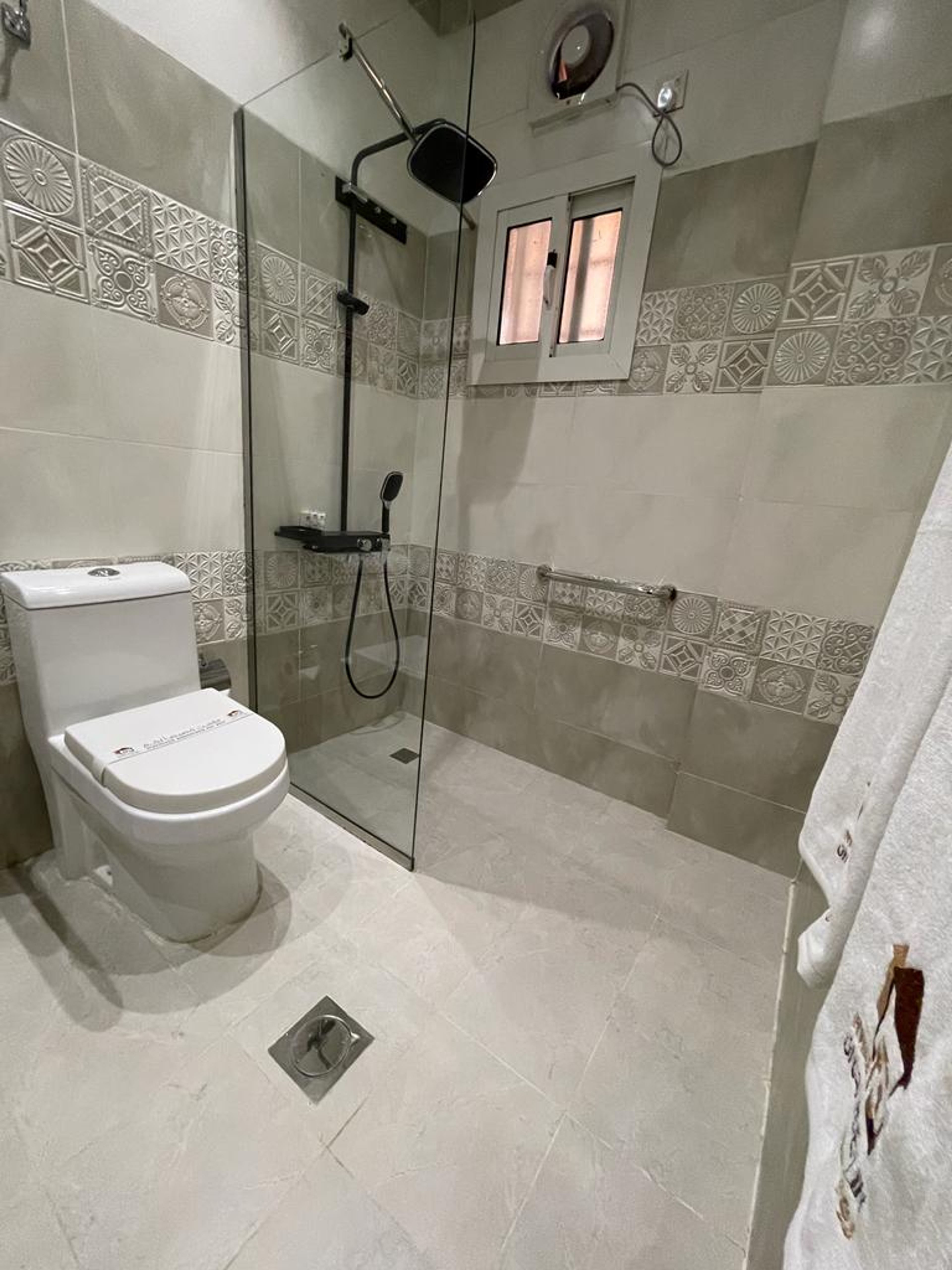 https://img.gathern.co/1400x0/1/7i4MgzA-lTz8fGw8ON1j6yePAw7JlZHO.jpeg