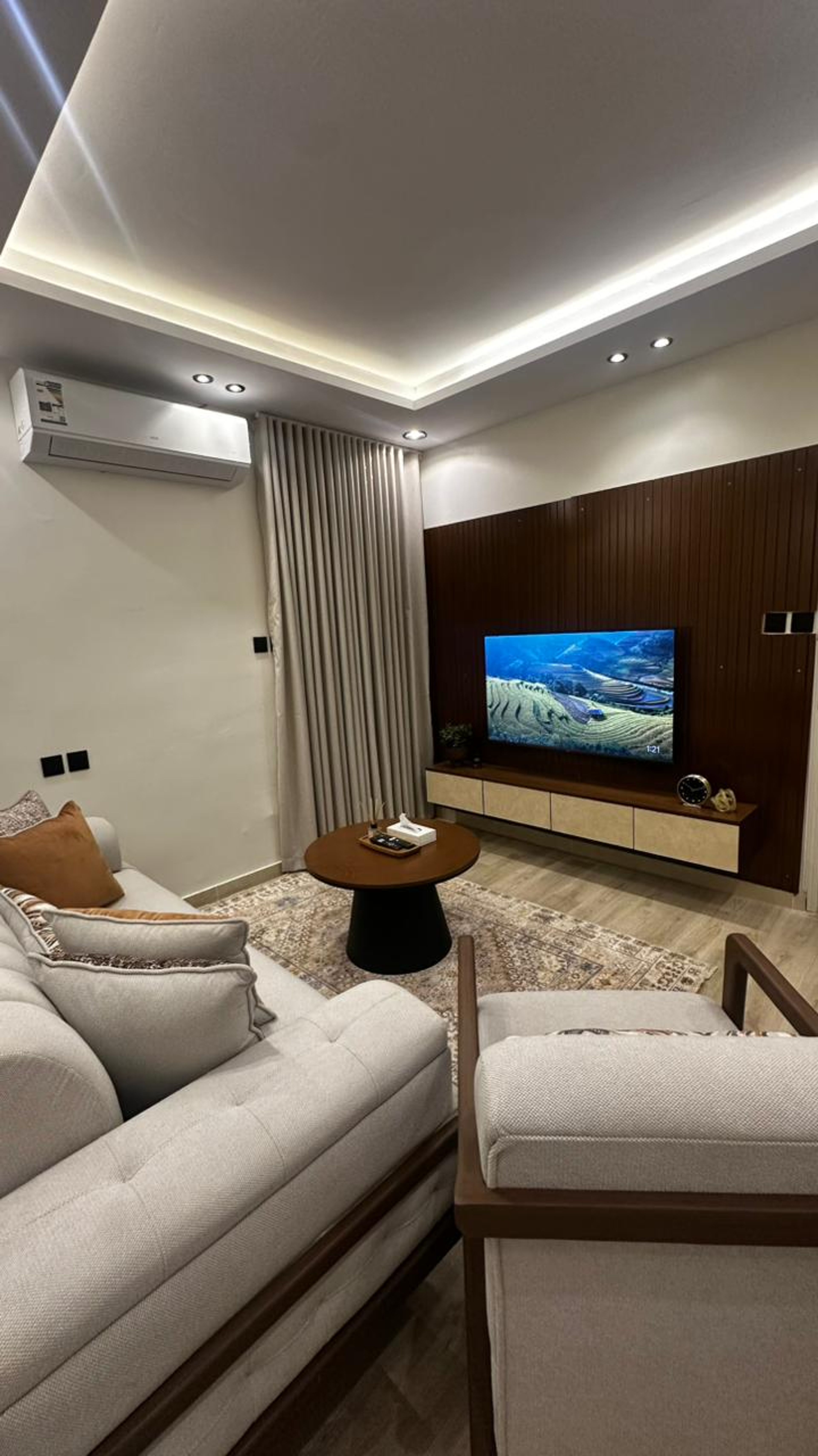 https://img.gathern.co/1400x0/1/7oq1rwXZNdauhbeIpMTE_odSXzgWQVKU.jpeg