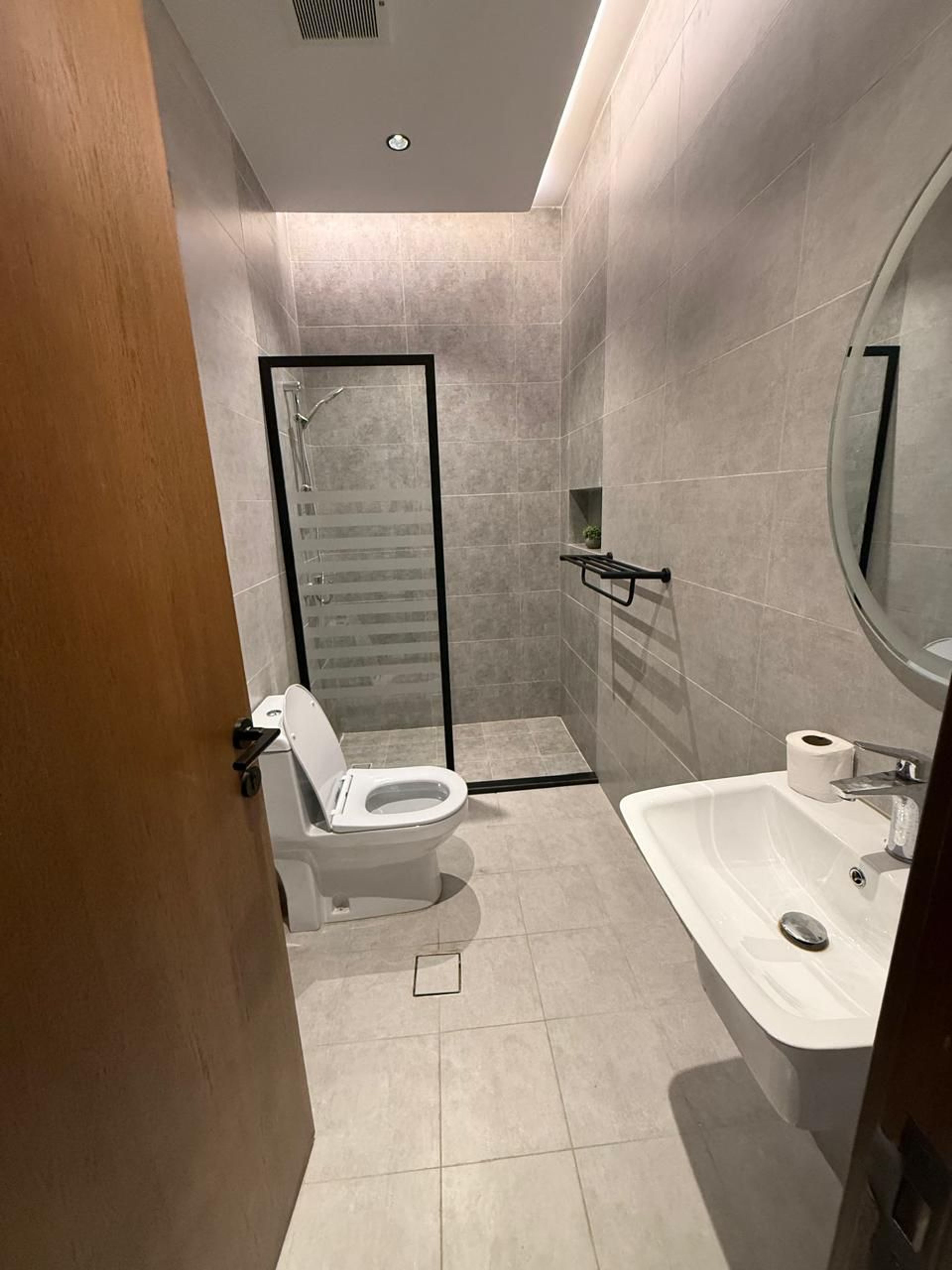 https://img.gathern.co/1400x0/1/83huVNuiFJLJmDrfWvHdYvJMm_kJ5J8Q.jpeg