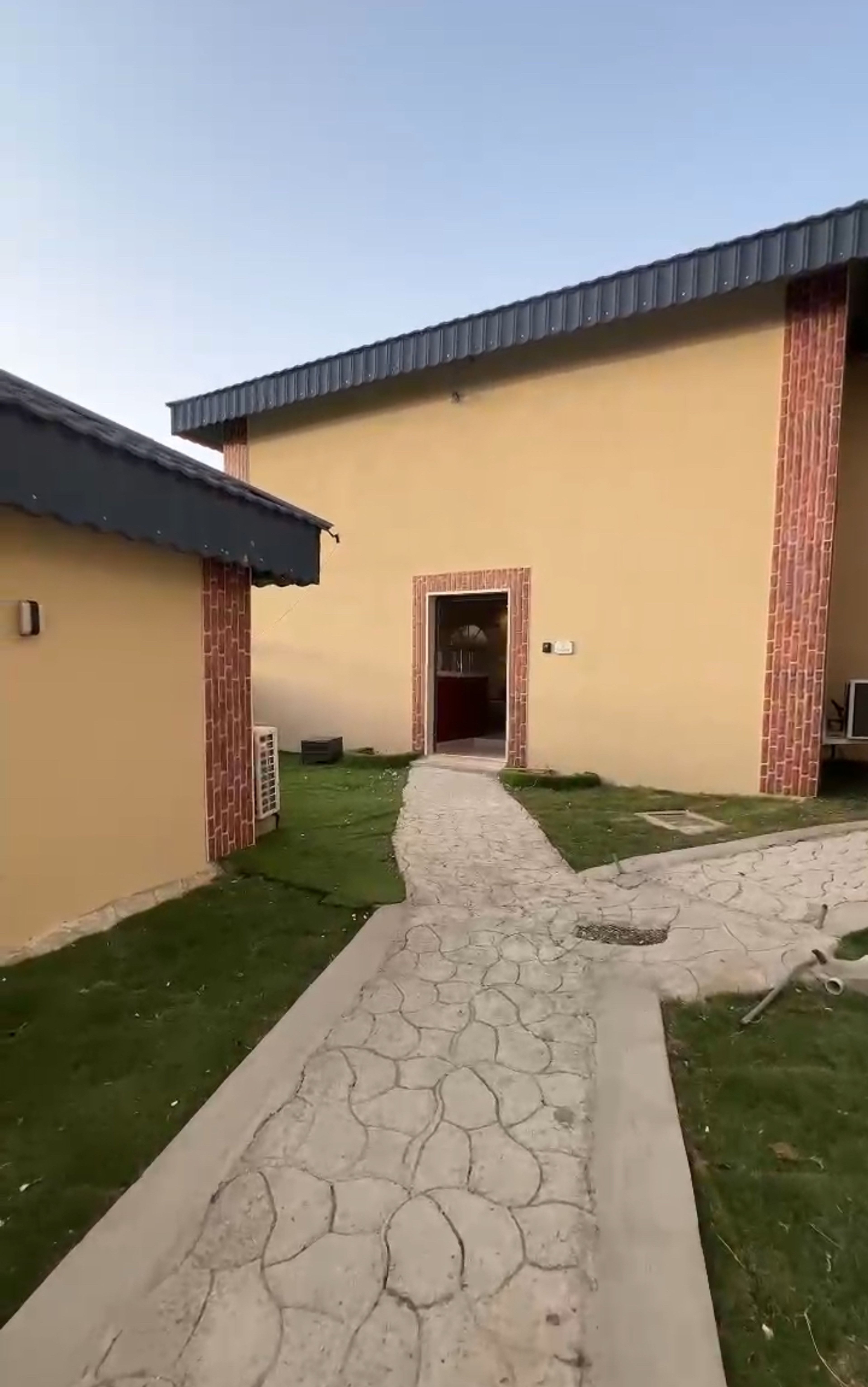 https://img.gathern.co/1400x0/1/8TkZFKEuzYkCea7AocaqEO4XpBJwUuWa.jpg