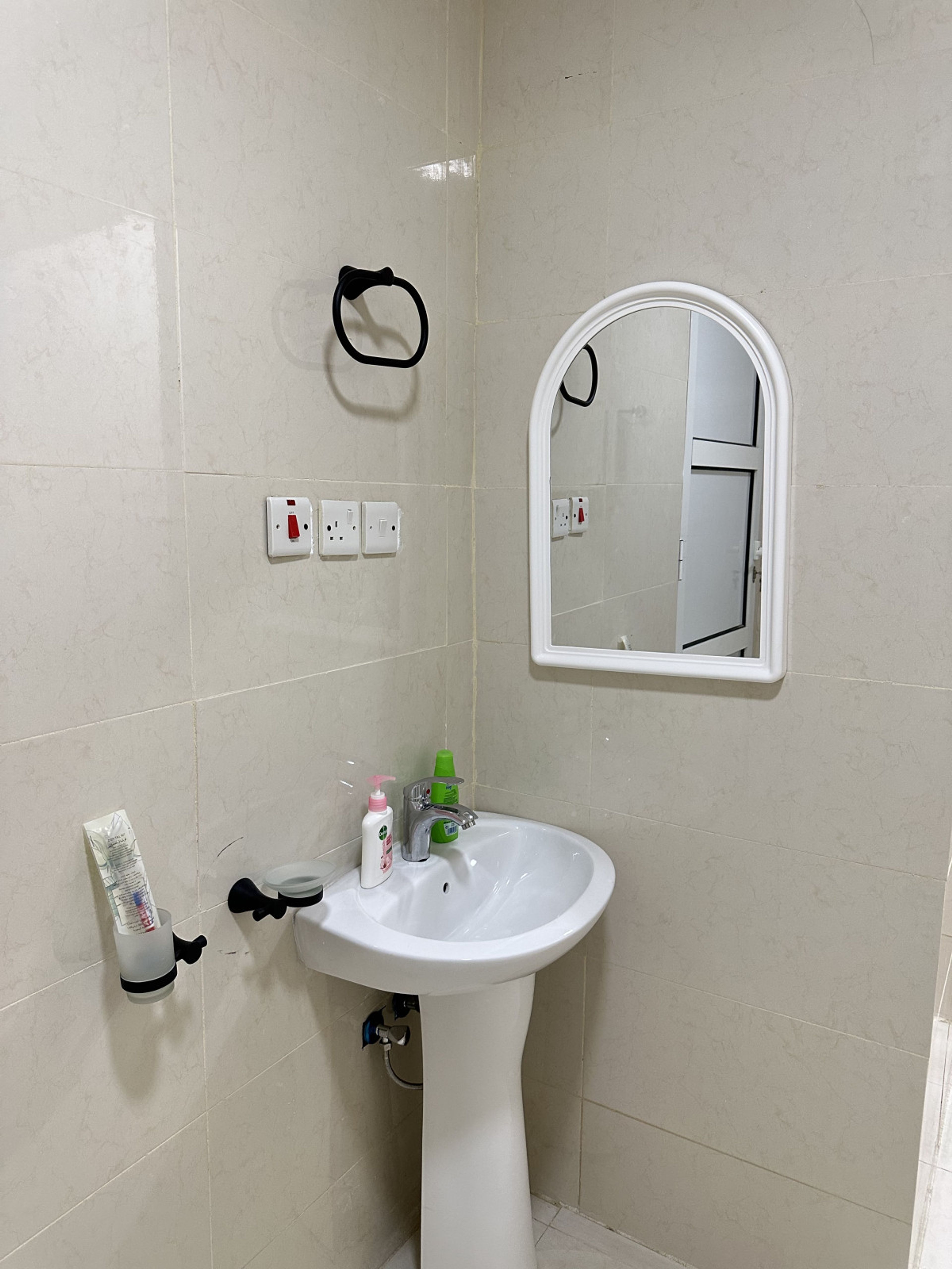 https://img.gathern.co/1400x0/1/8X_TaG5qgXOlt_Xs8Vmh9WB1fHRiWwzU.jpeg