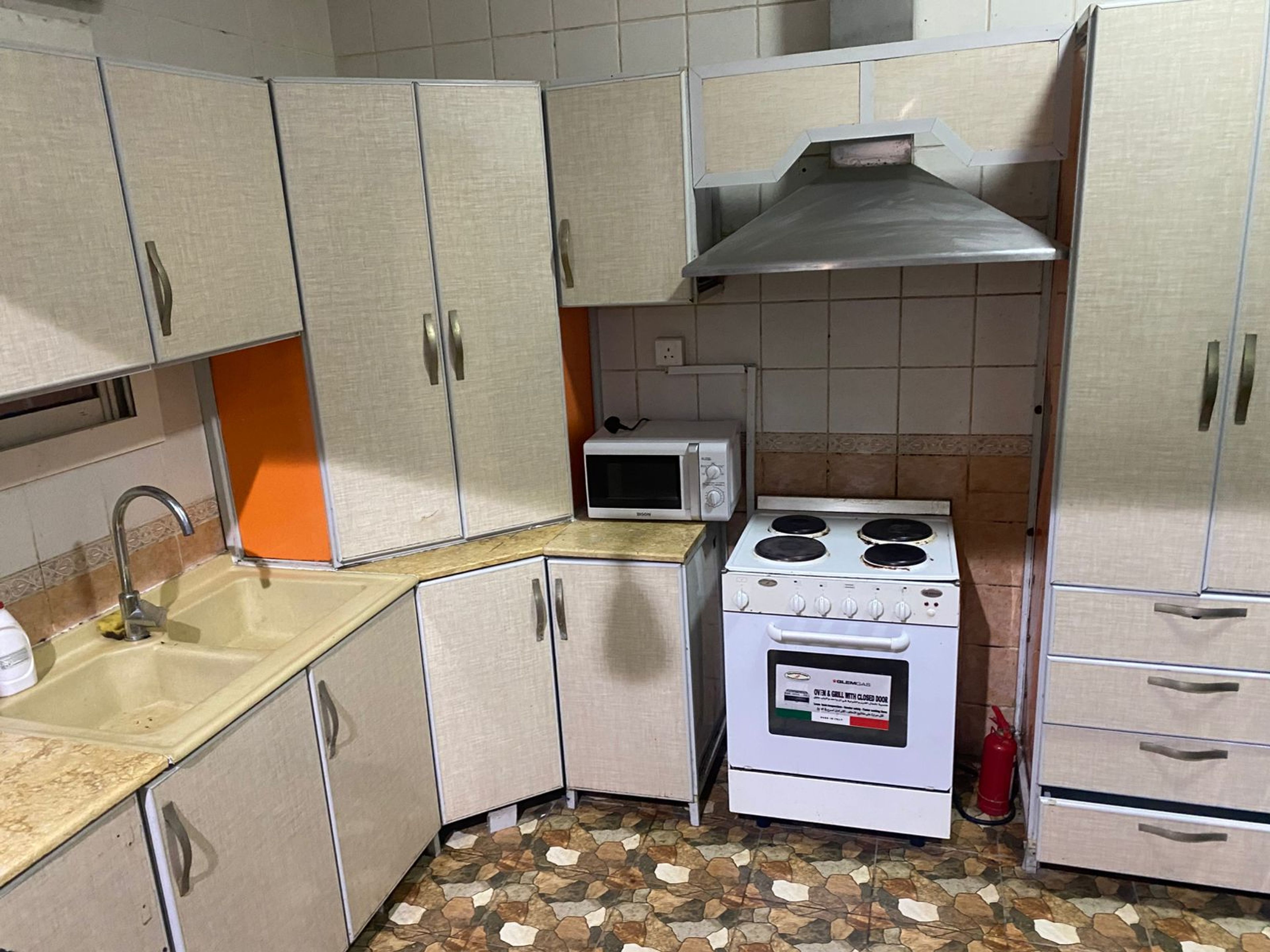 https://img.gathern.co/1400x0/1/8kOyqVefuoZwucO-Zl6_H5cIIpI9jO61.jpeg