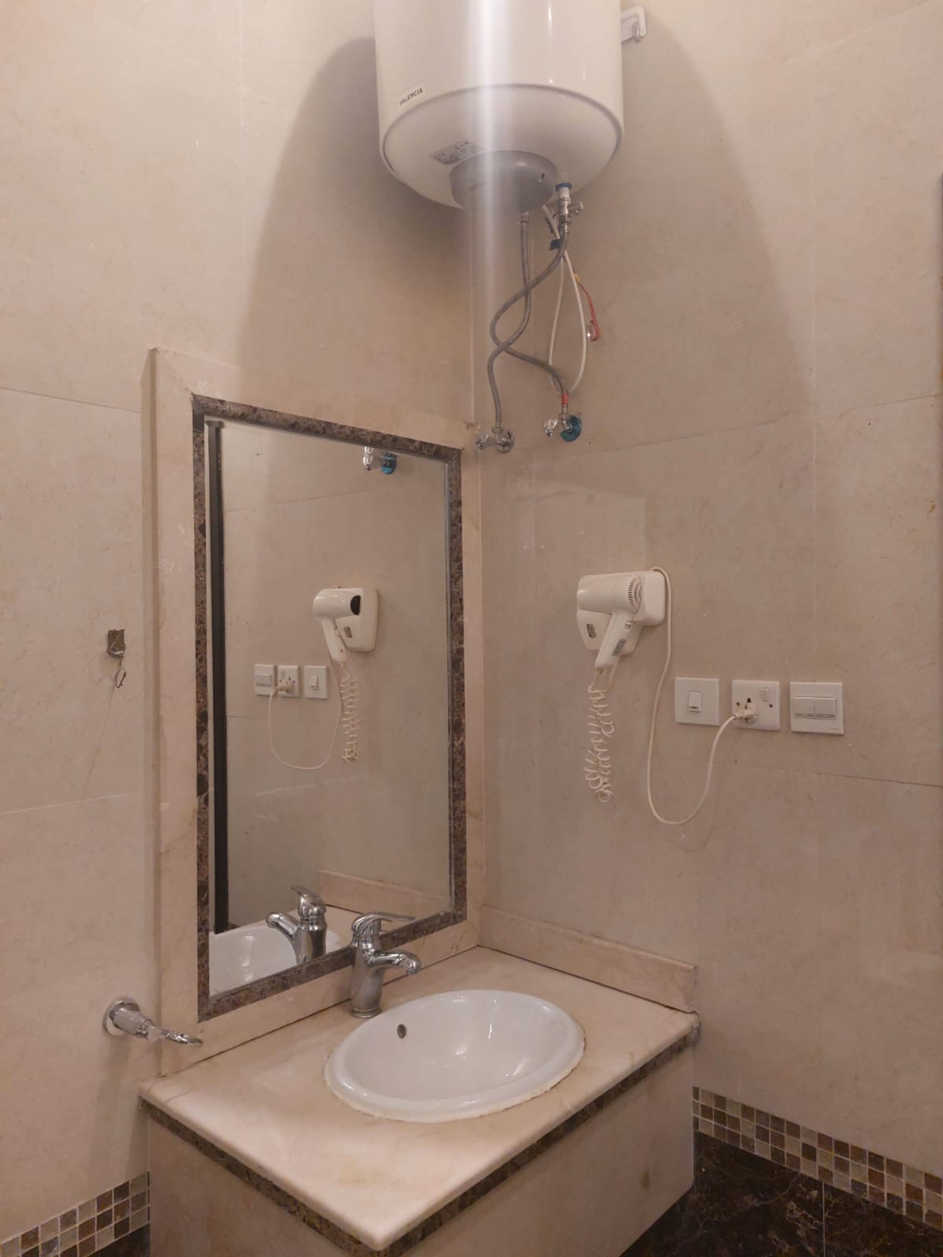 https://img.gathern.co/1400x0/1/8mBcDJk-OQY-AUmdJkYMwsVAlALtobO5.jpg
