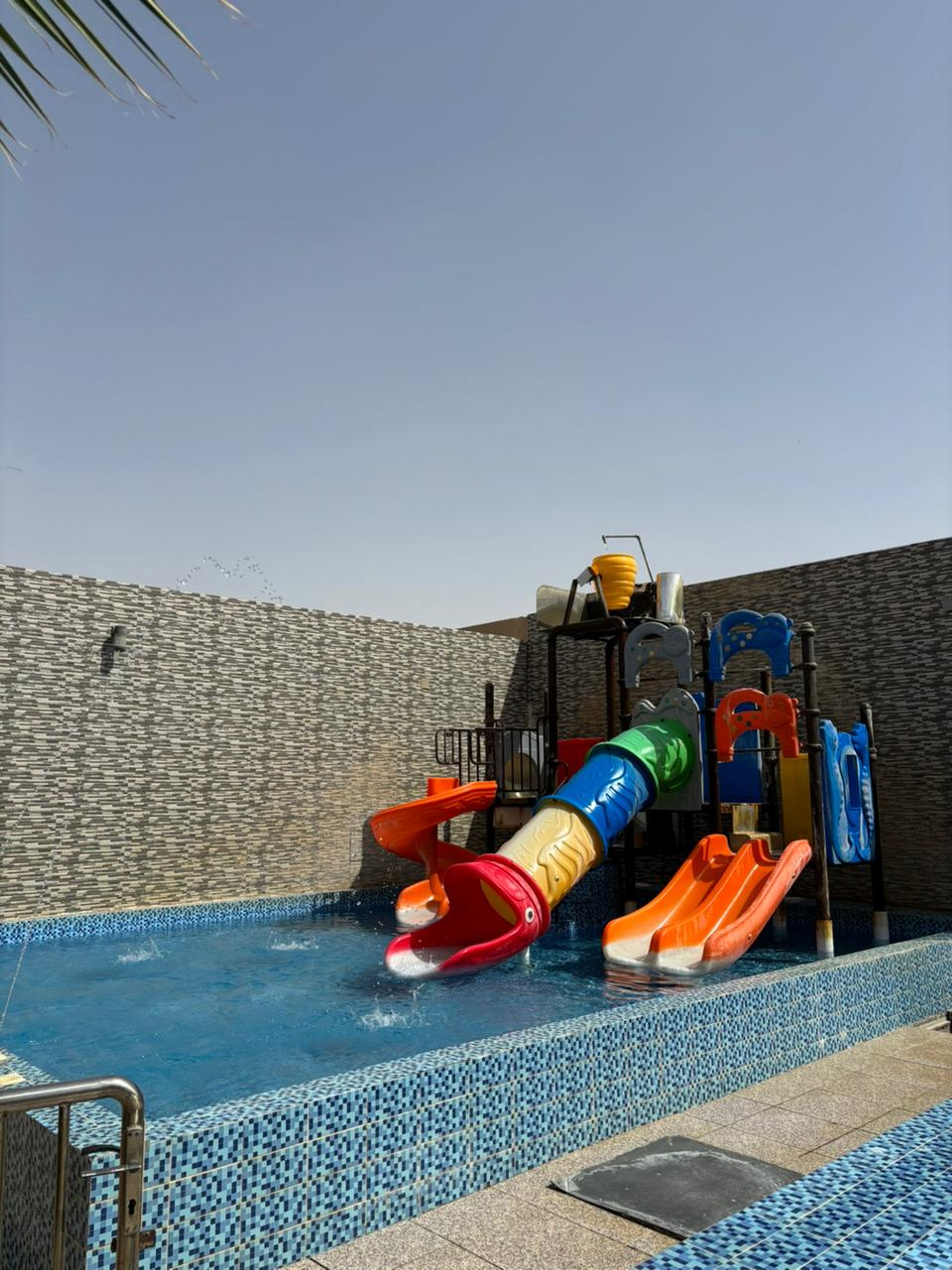 https://img.gathern.co/1400x0/1/8z6666mW8q9syGkkCV23TXpsrBtvZN8o.jpg