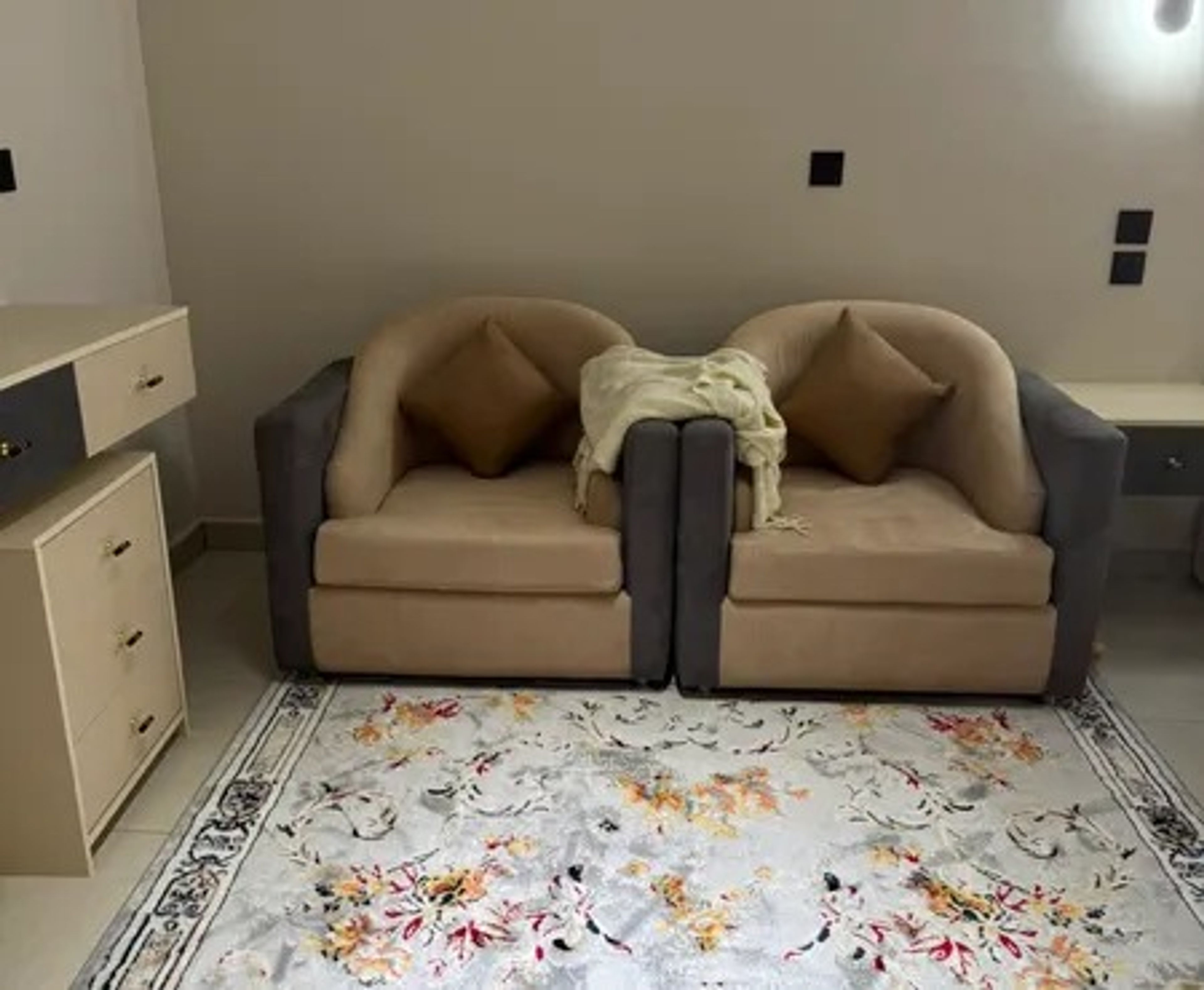 https://img.gathern.co/1024x0/1/91uK4k_seo3JqnDC7NBcxbWVUJAJbjLq.jpg