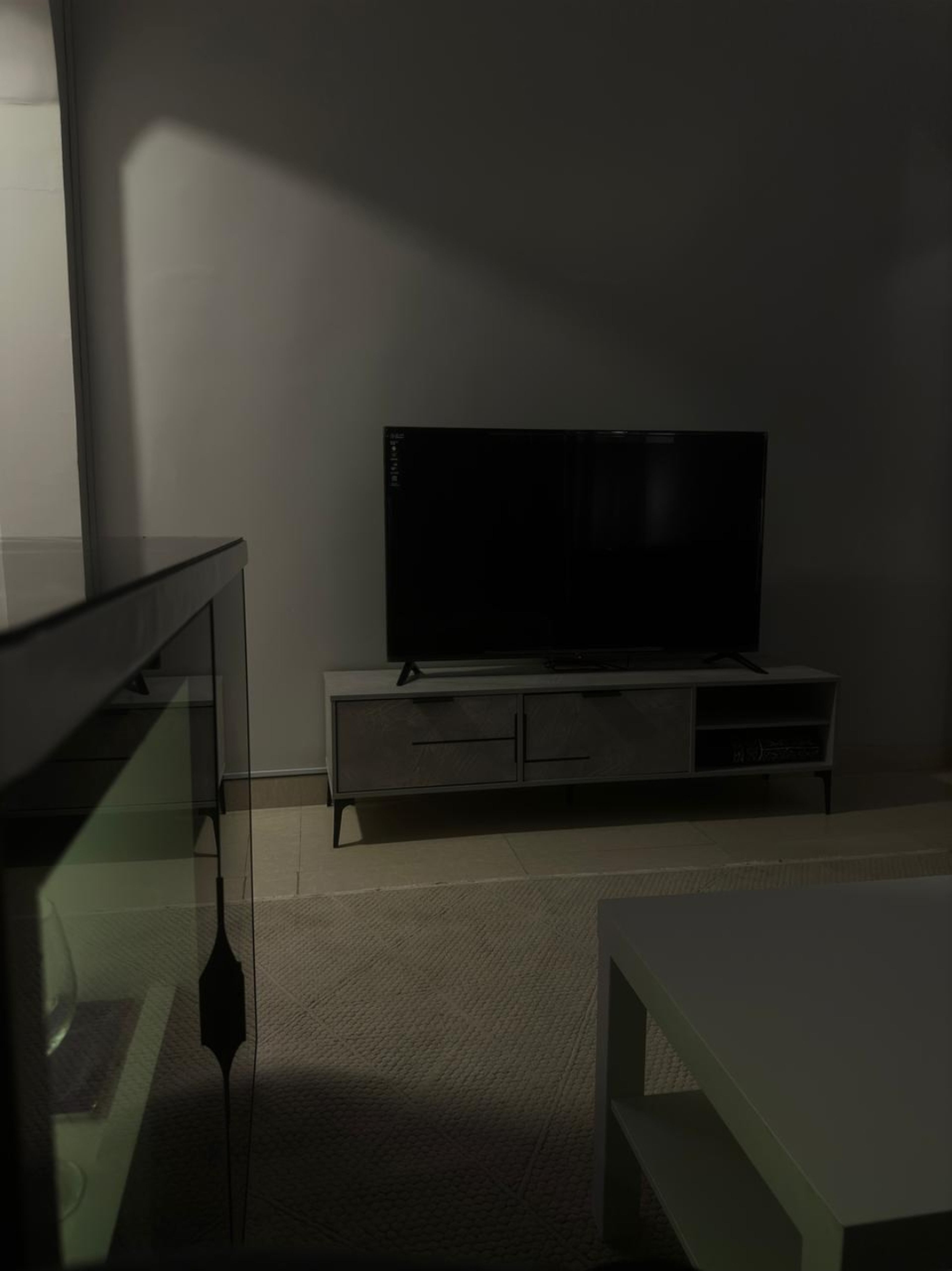 https://img.gathern.co/1400x0/1/99CzdobCKBLMNGo7TqHNtFLgwNqhe8Px.png