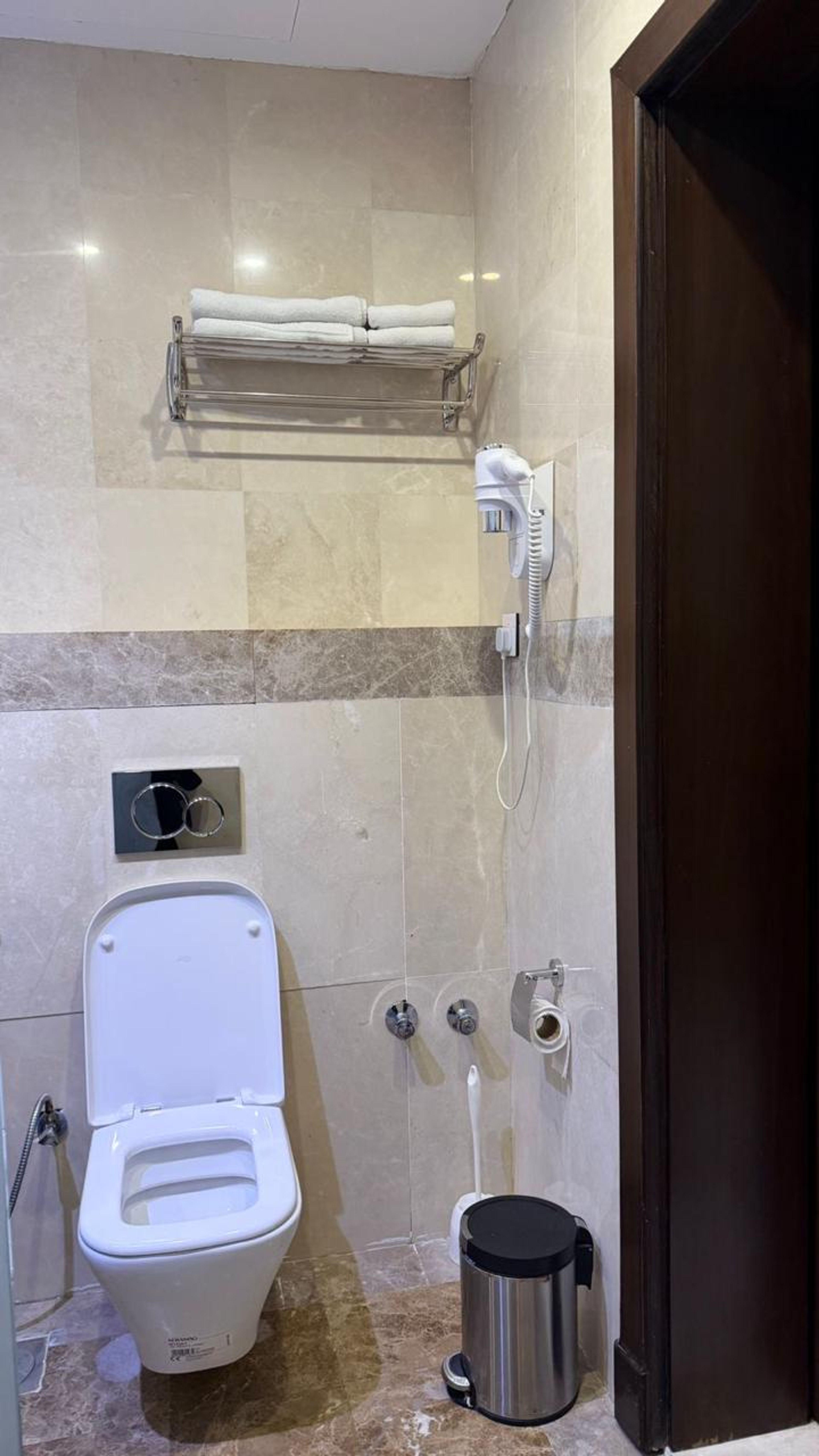 https://img.gathern.co/1400x0/1/99pGfl0kqCb2B1yyqPuarXhKz8dqTmp4.jpeg