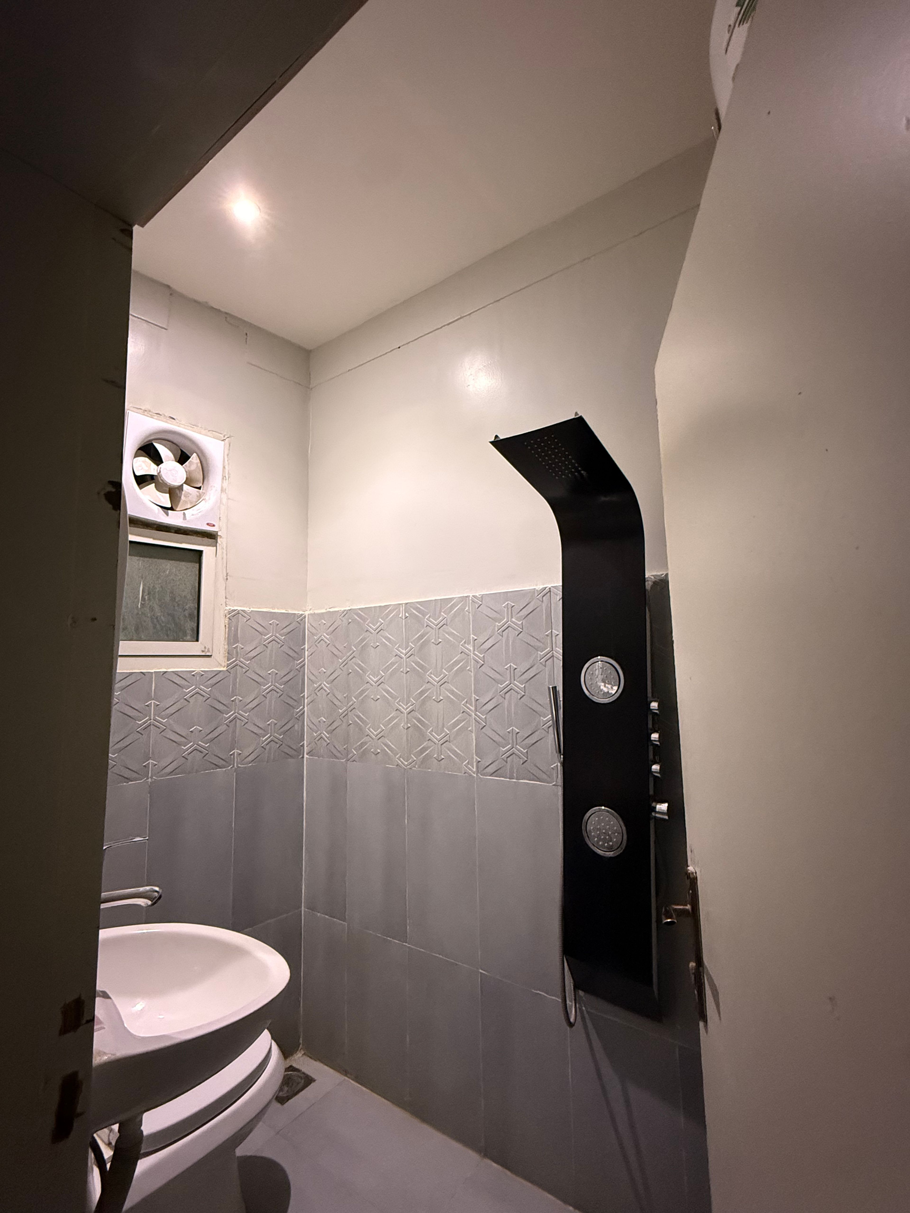 https://img.gathern.co/1024x0/1/9ESReAFRSuBXbS3XSN1gcUArrwiwfEyR.jpg