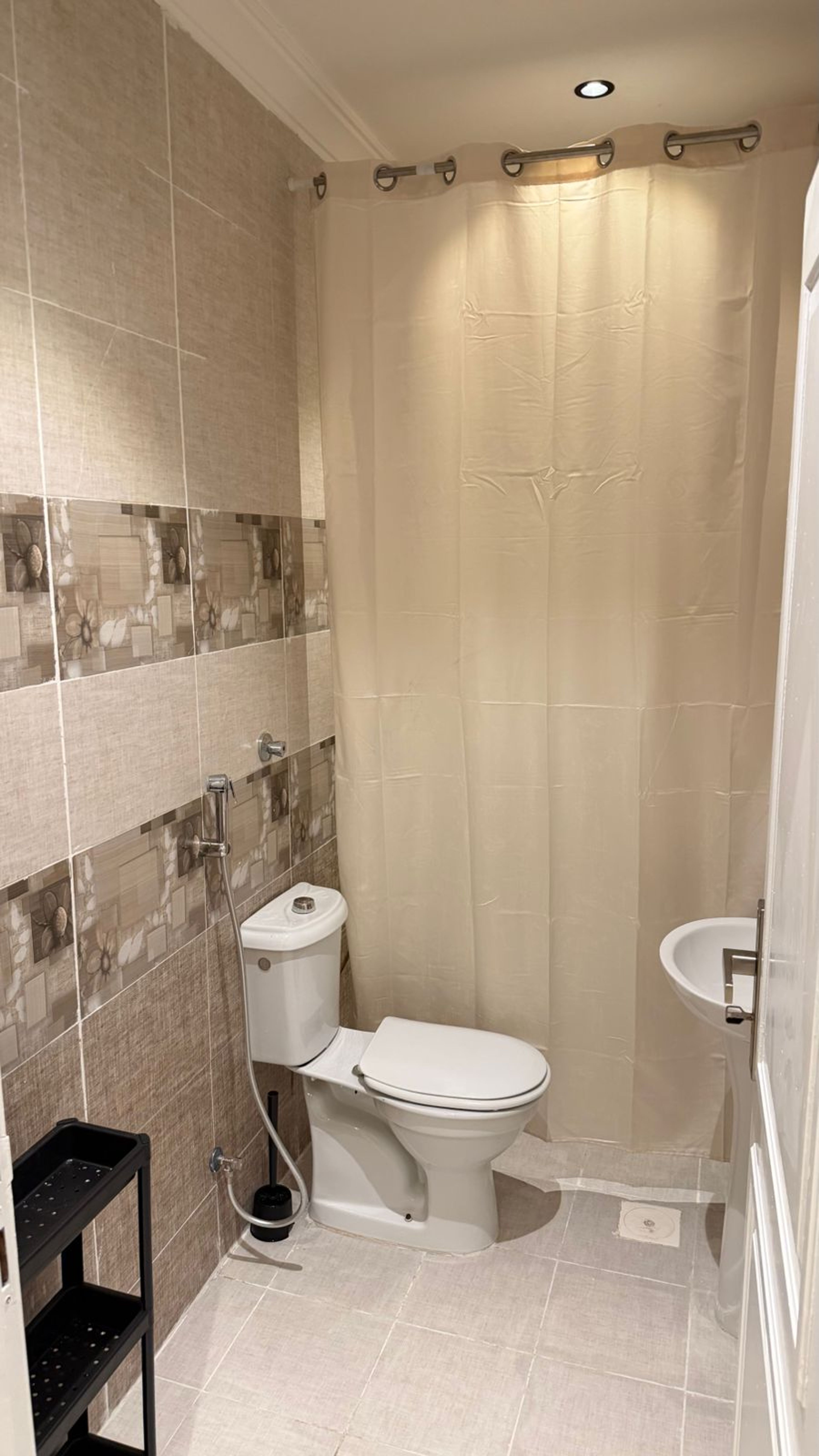 https://img.gathern.co/1400x0/1/9KJRtyNBid0ILmpr3f0RYJg228Cz24Ff.jpeg