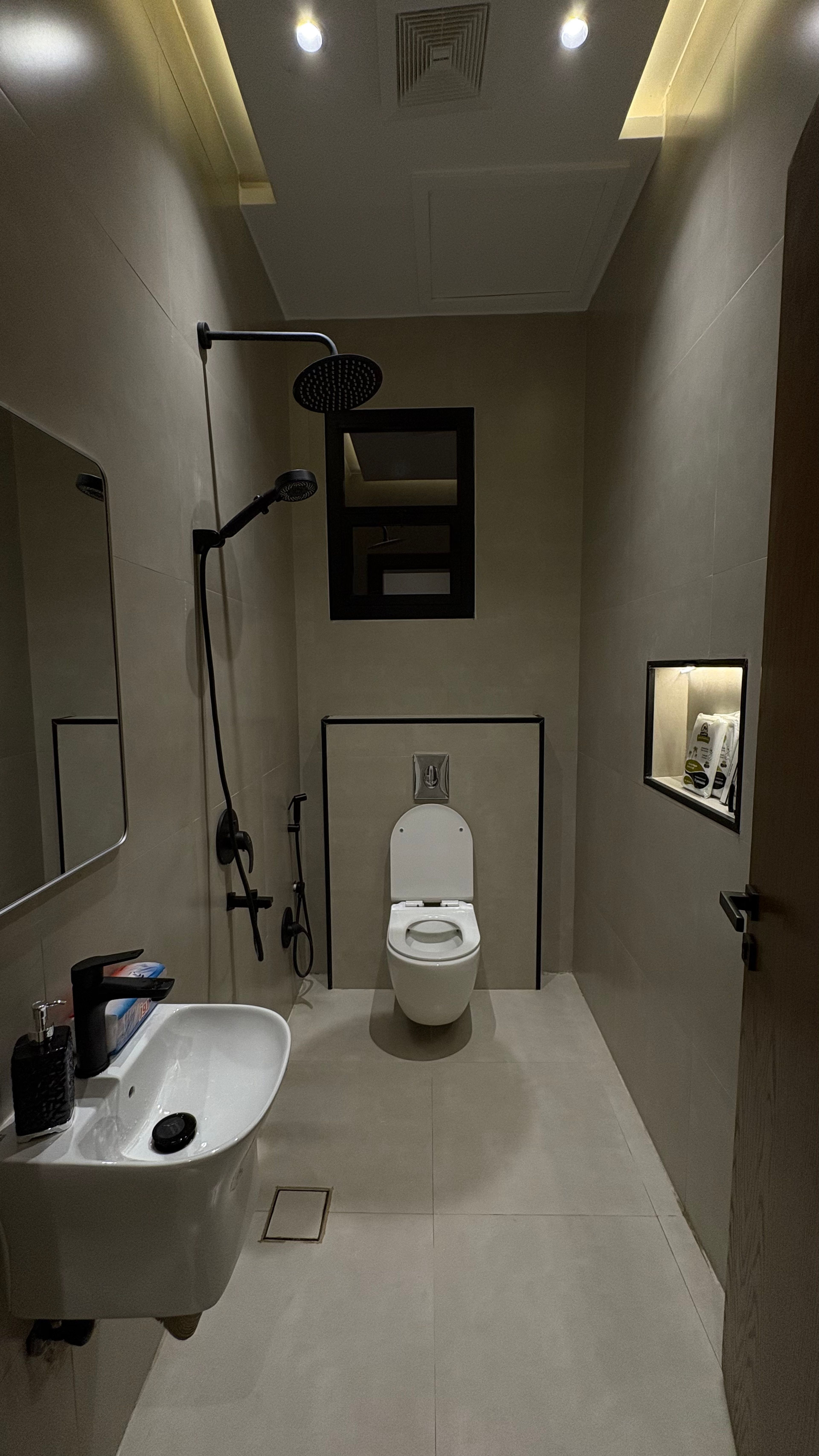 https://img.gathern.co/1400x0/1/9KYCAJao-mAptu8T058iB2wpQvzoAAk5.jpg