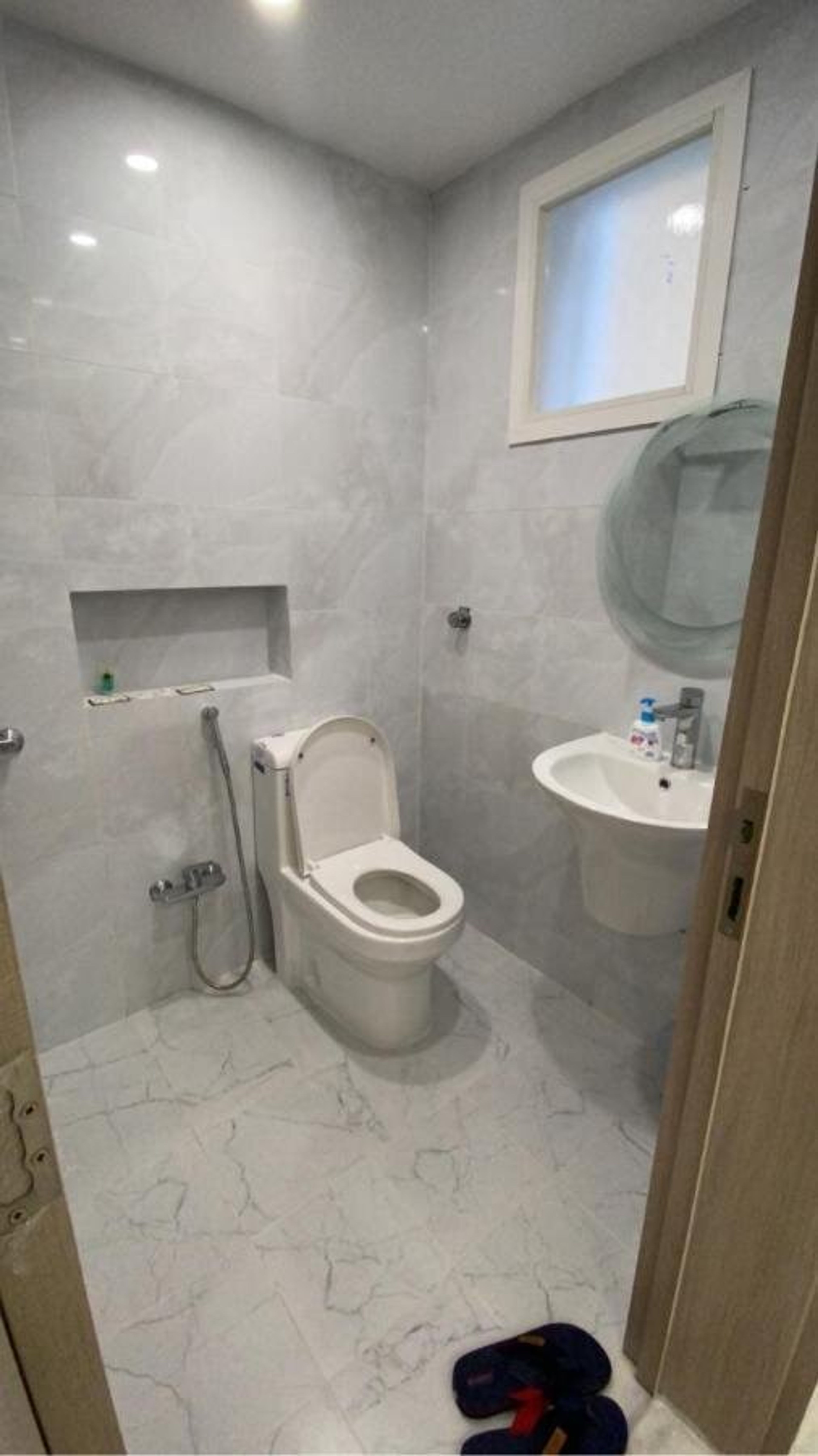 https://img.gathern.co/1024x0/1/9U5mNezL4fX7khTAYxFJSYtfG89Fz5rb.jpg